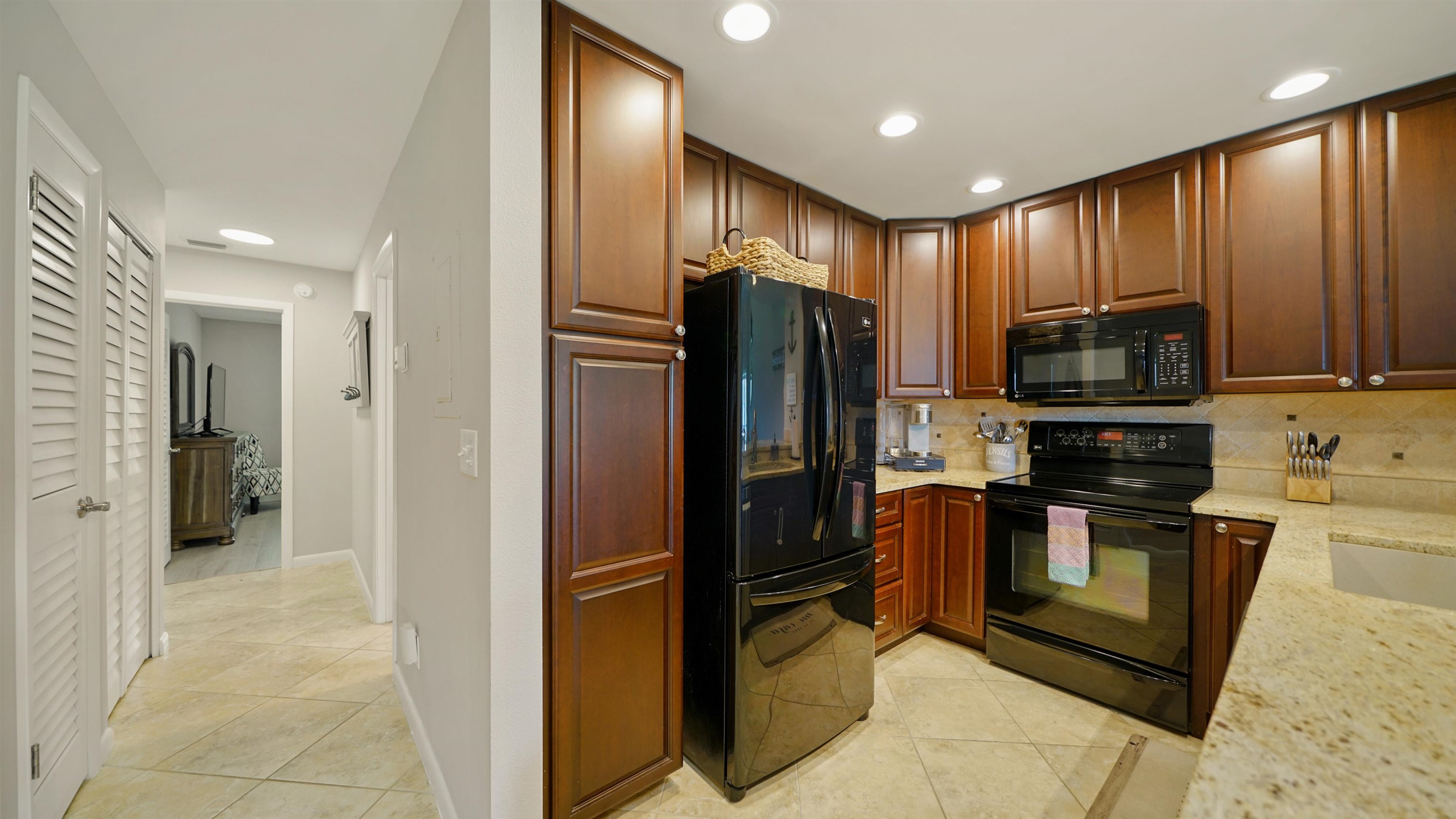 Image 9 of 51 For 87 Village Del Lago Cir