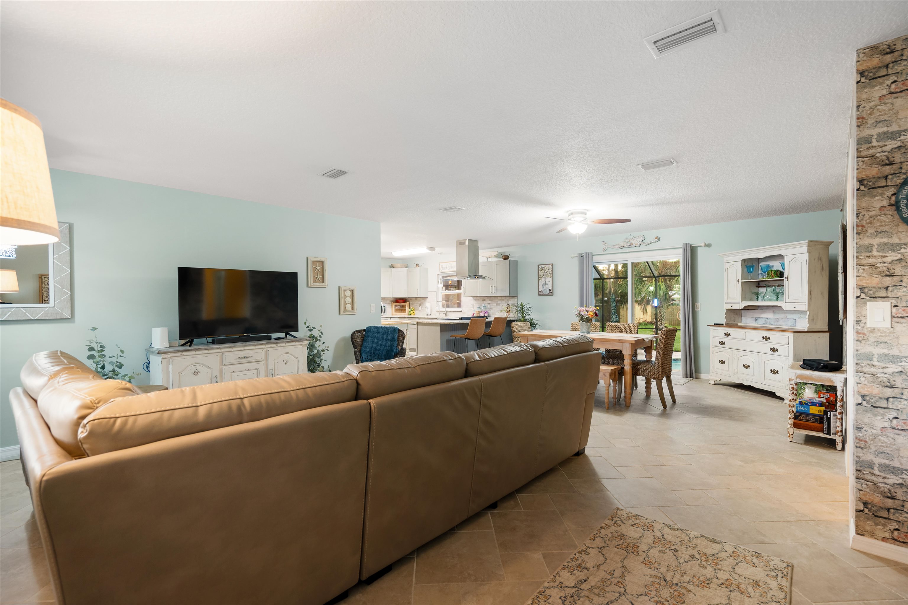 Image 10 of 41 For 209 Alerto St