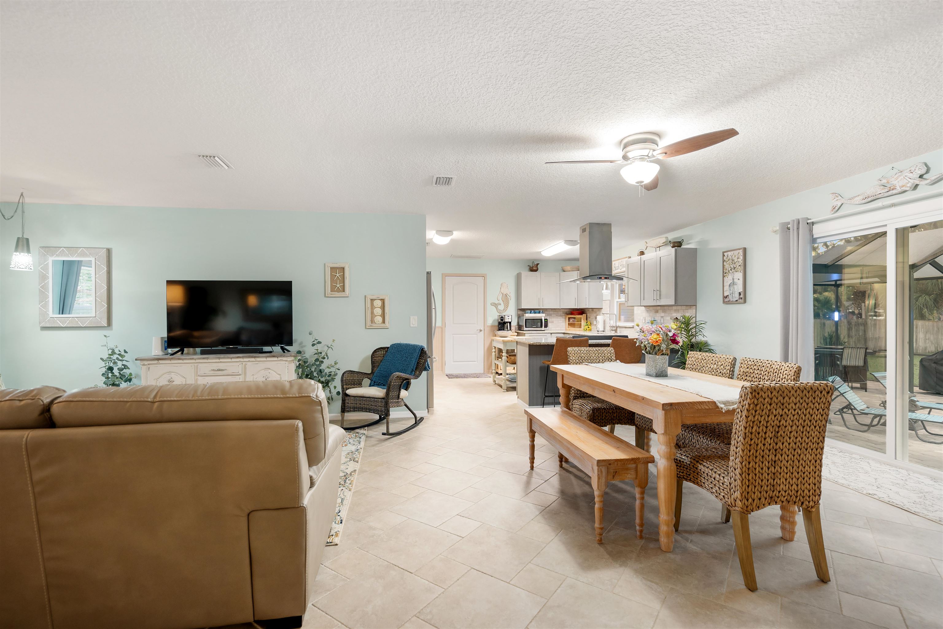 Image 11 of 41 For 209 Alerto St