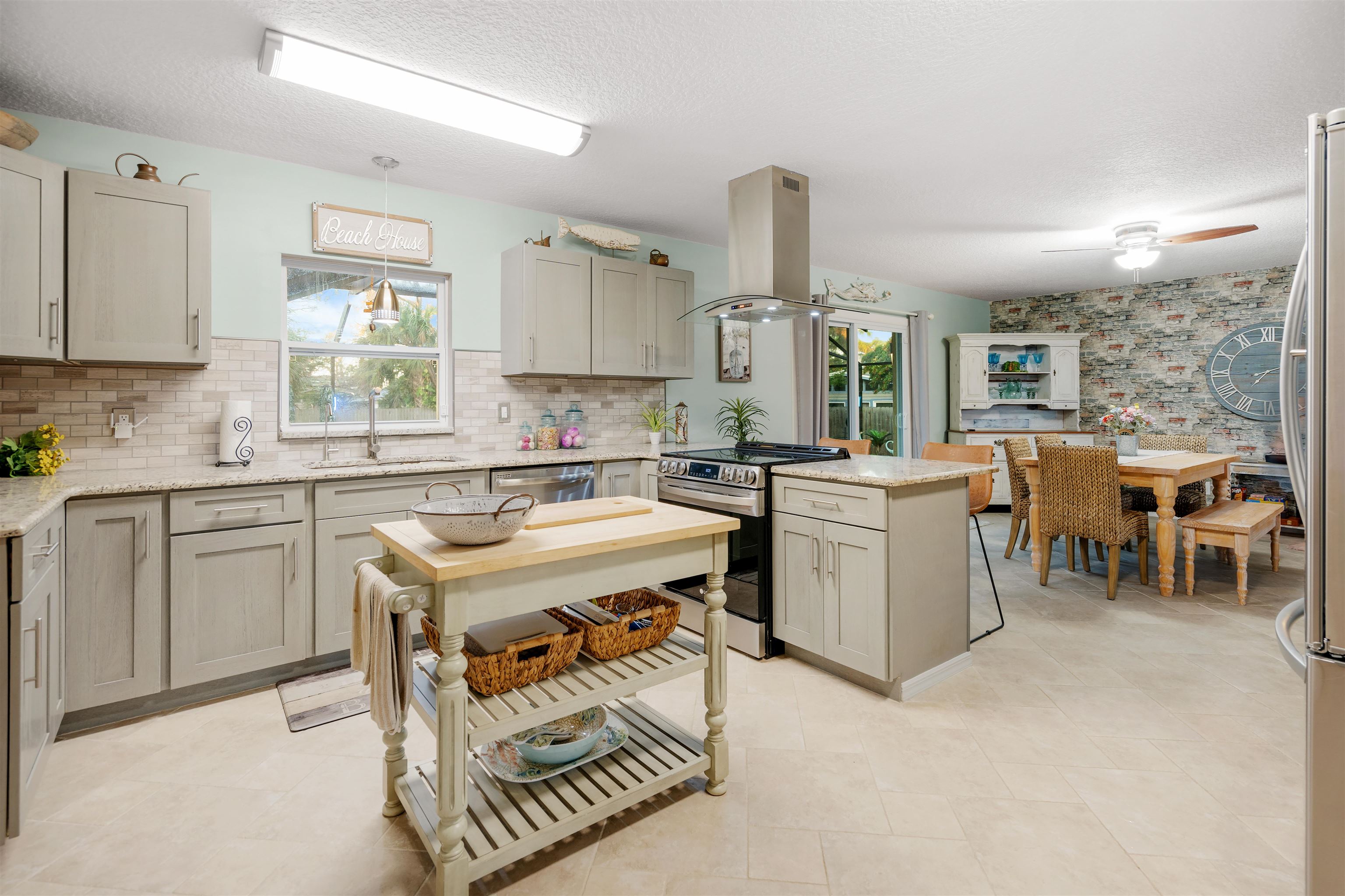 Image 15 of 41 For 209 Alerto St