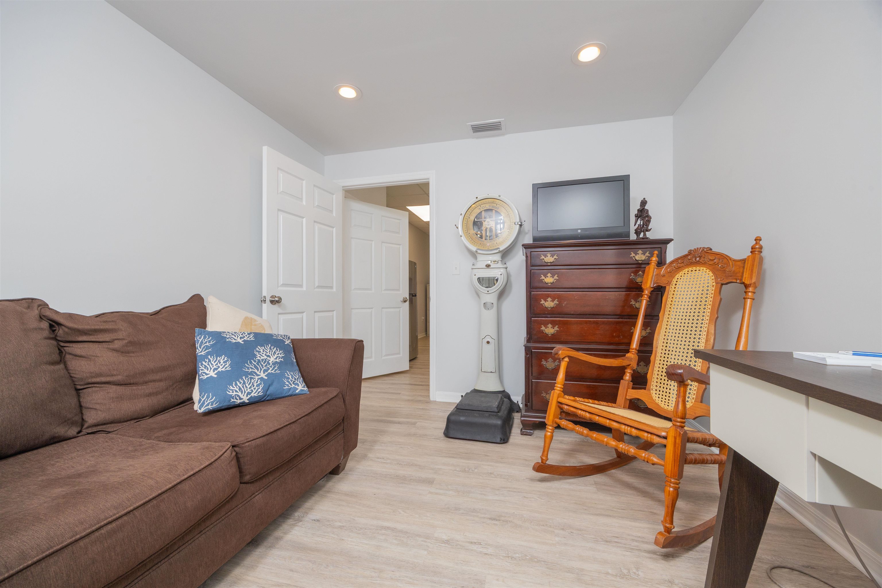 Image 17 of 28 For 55 Masters Dr  A