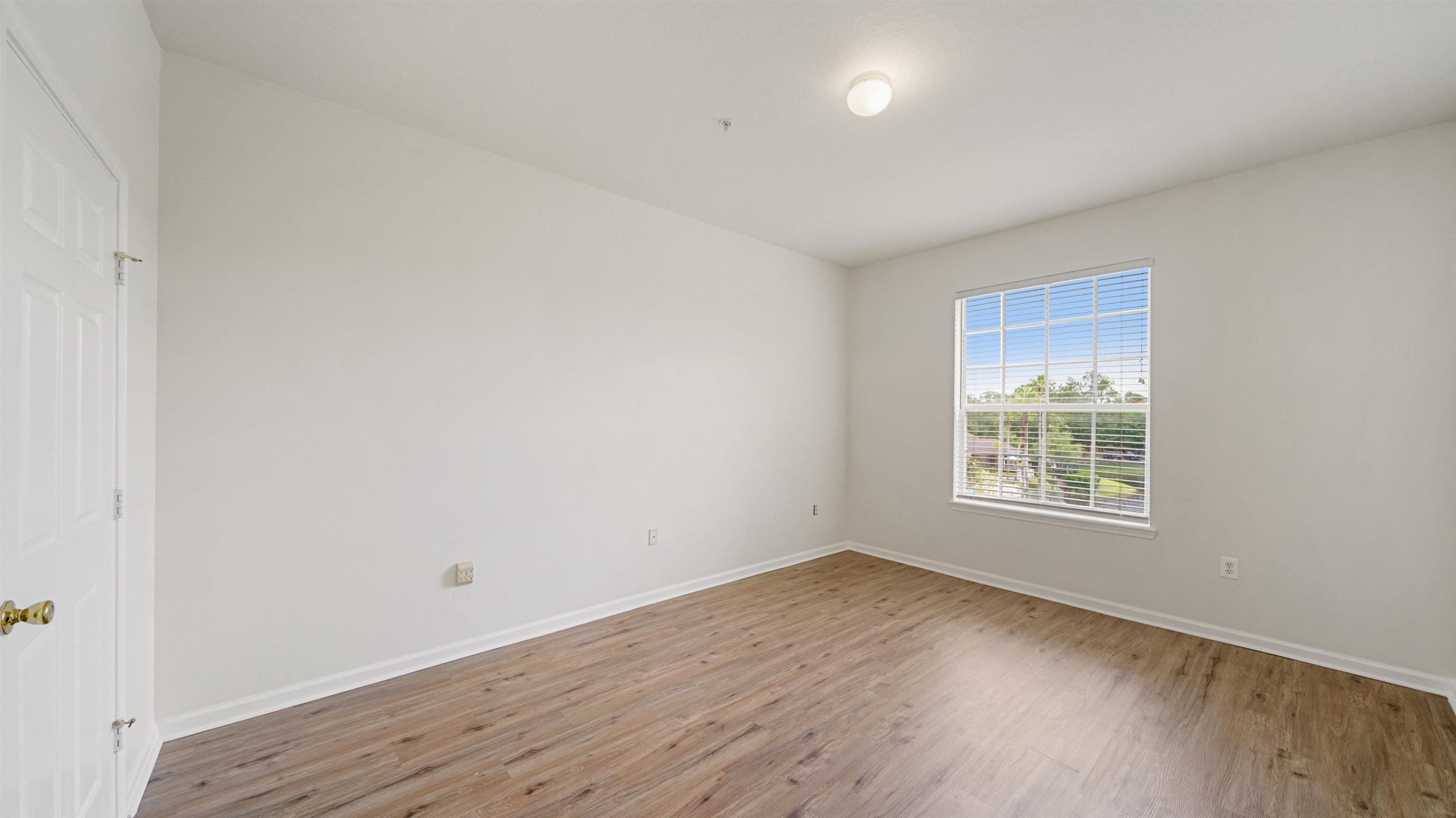 Image 14 of 30 For 7990 Baymeadows Rd  1114