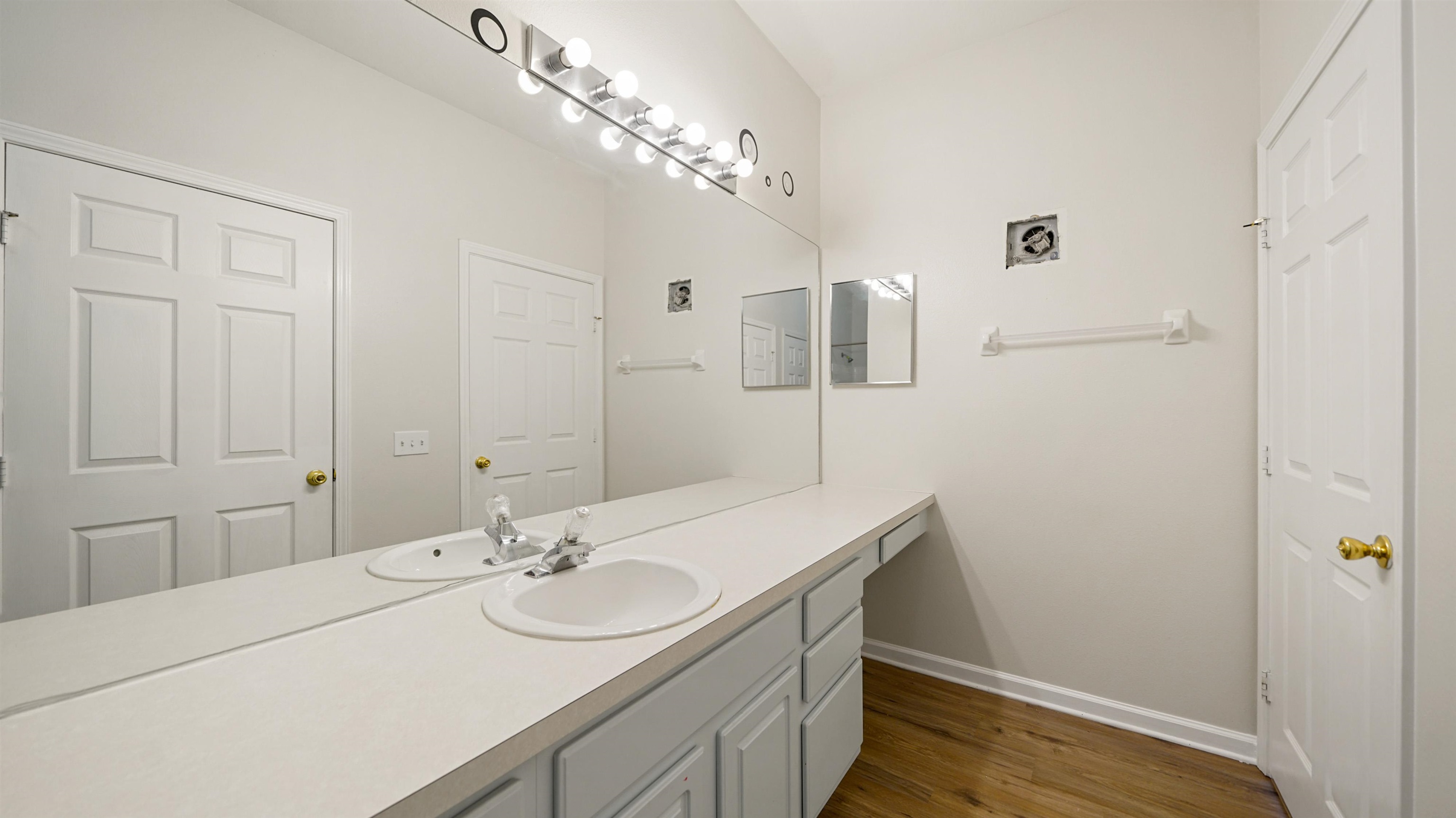 Image 17 of 30 For 7990 Baymeadows Rd  1114
