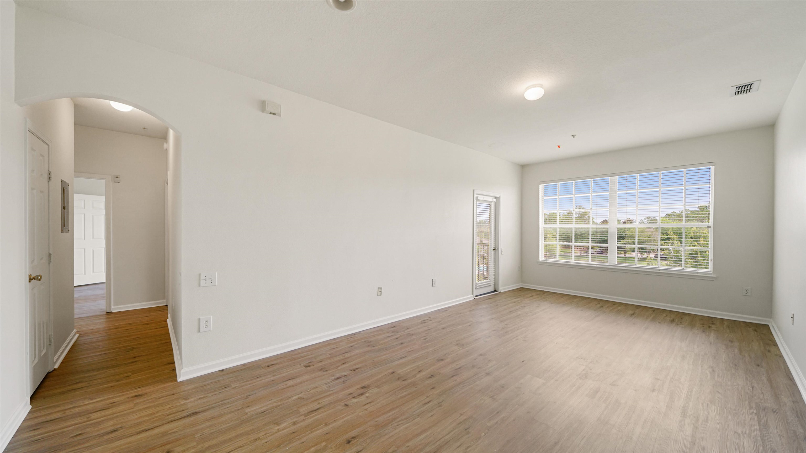 Image 3 of 30 For 7990 Baymeadows Rd  1114