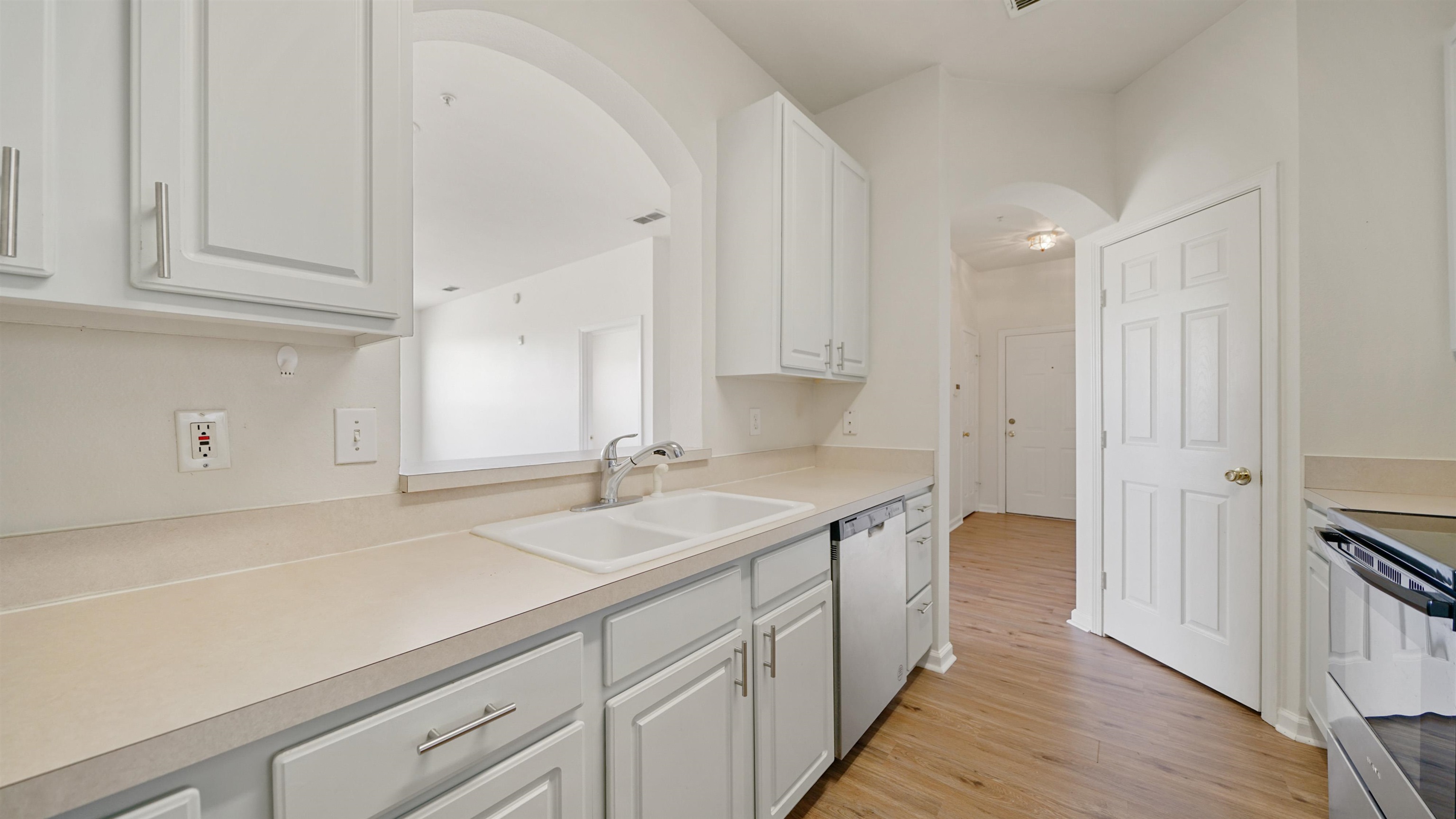 Image 6 of 30 For 7990 Baymeadows Rd  1114