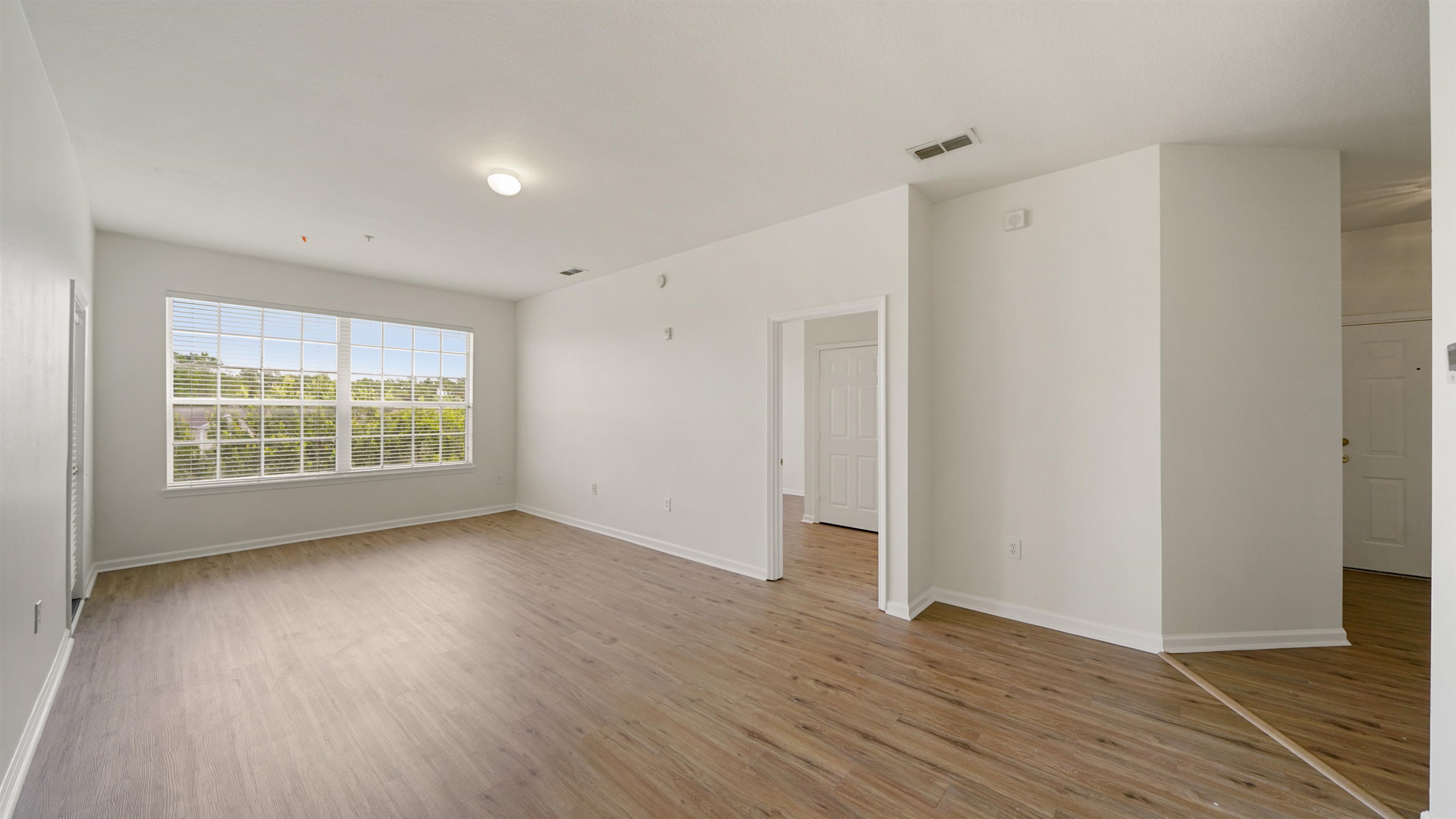 Image 8 of 30 For 7990 Baymeadows Rd  1114