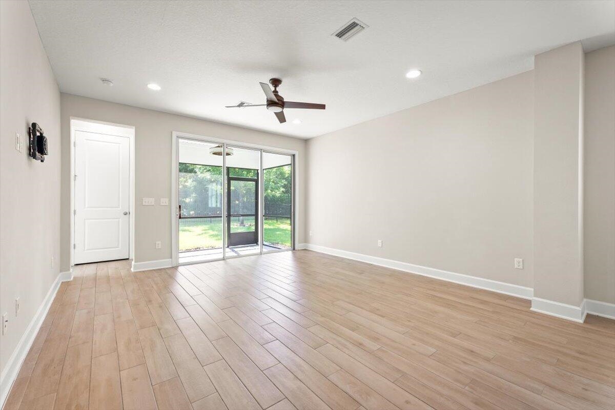 Image 24 of 35 For 80 Vista Lake Cir