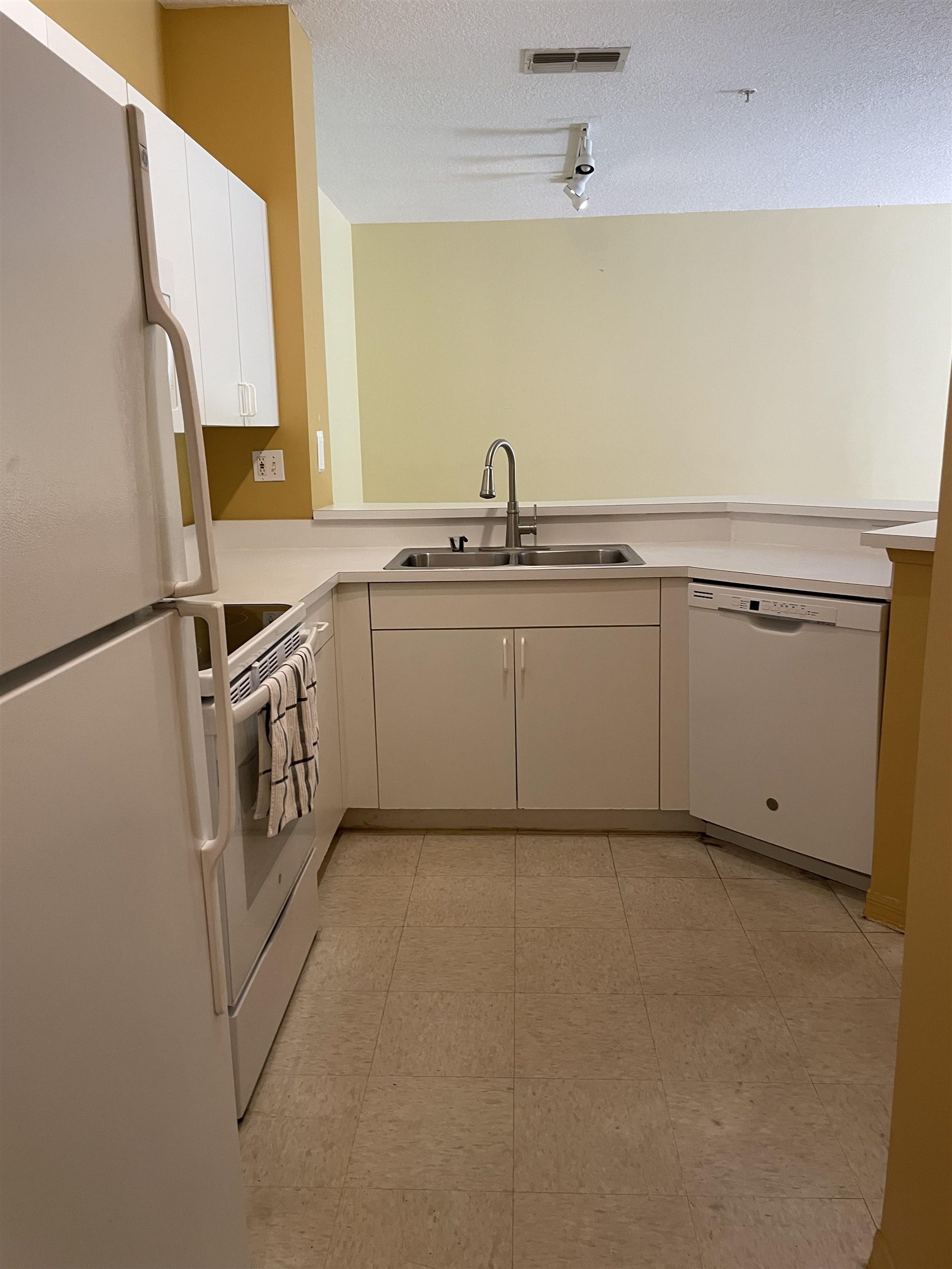 Image 6 of 26 For 520 Florida Club Blvd  107