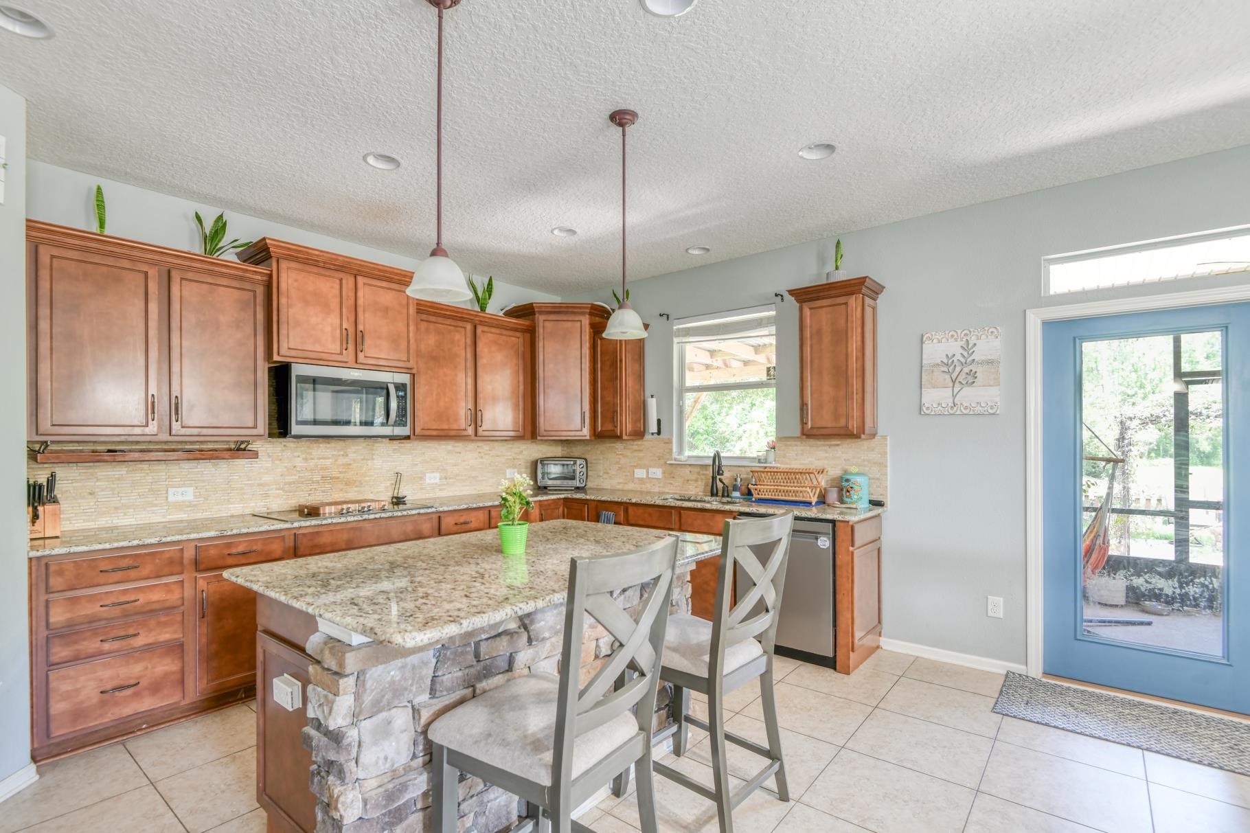 Image 10 of 43 For 104 Claremont Ct