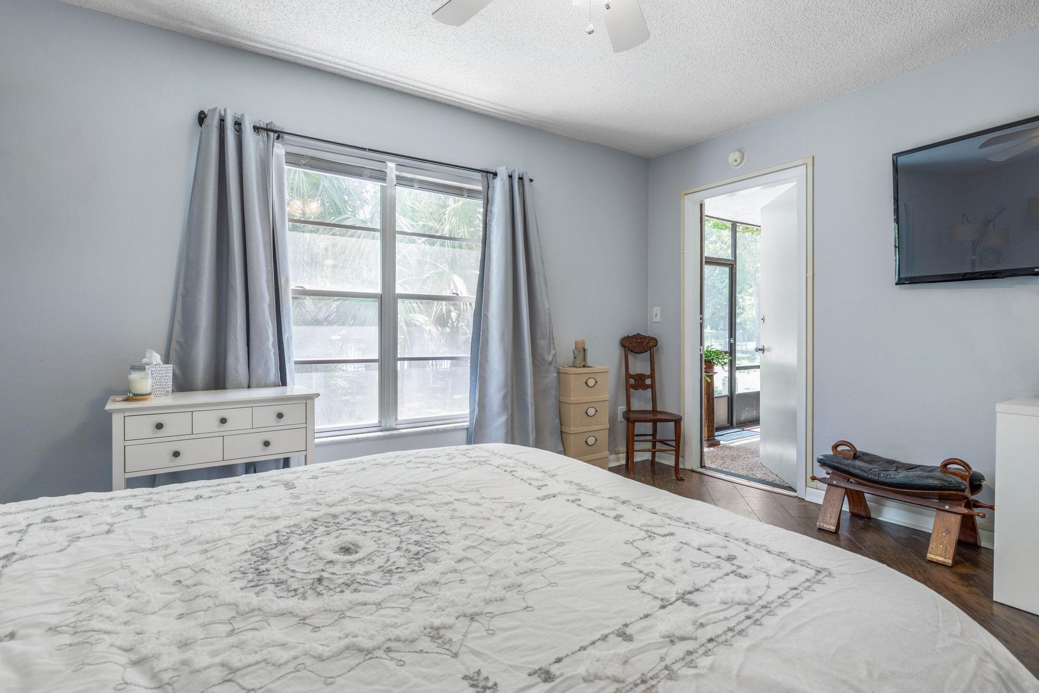 Image 18 of 53 For 640 Nova Road N 117