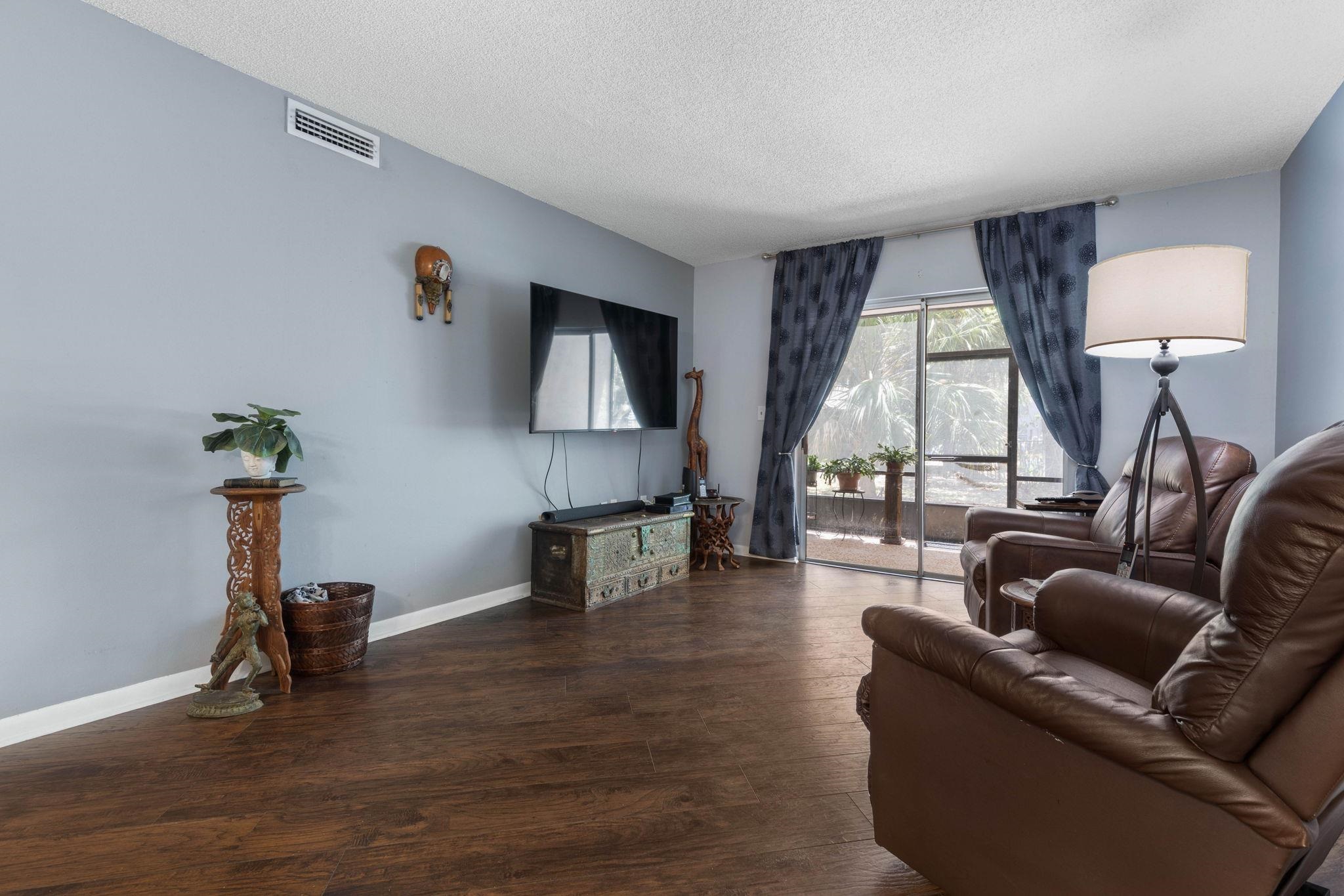 Image 9 of 53 For 640 Nova Road N 117