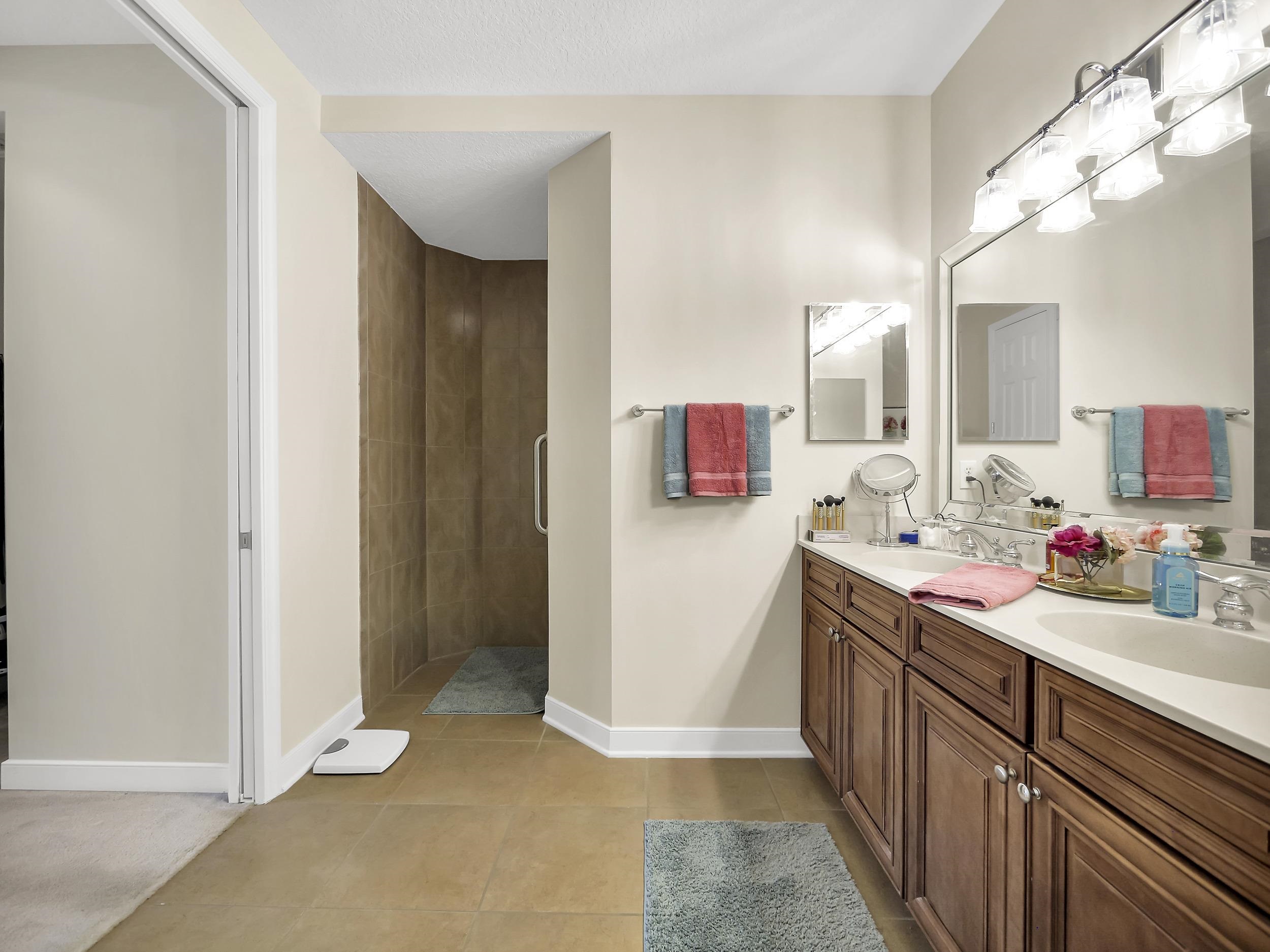 Image 22 of 41 For 140 Pantano Cay Blvd  1103