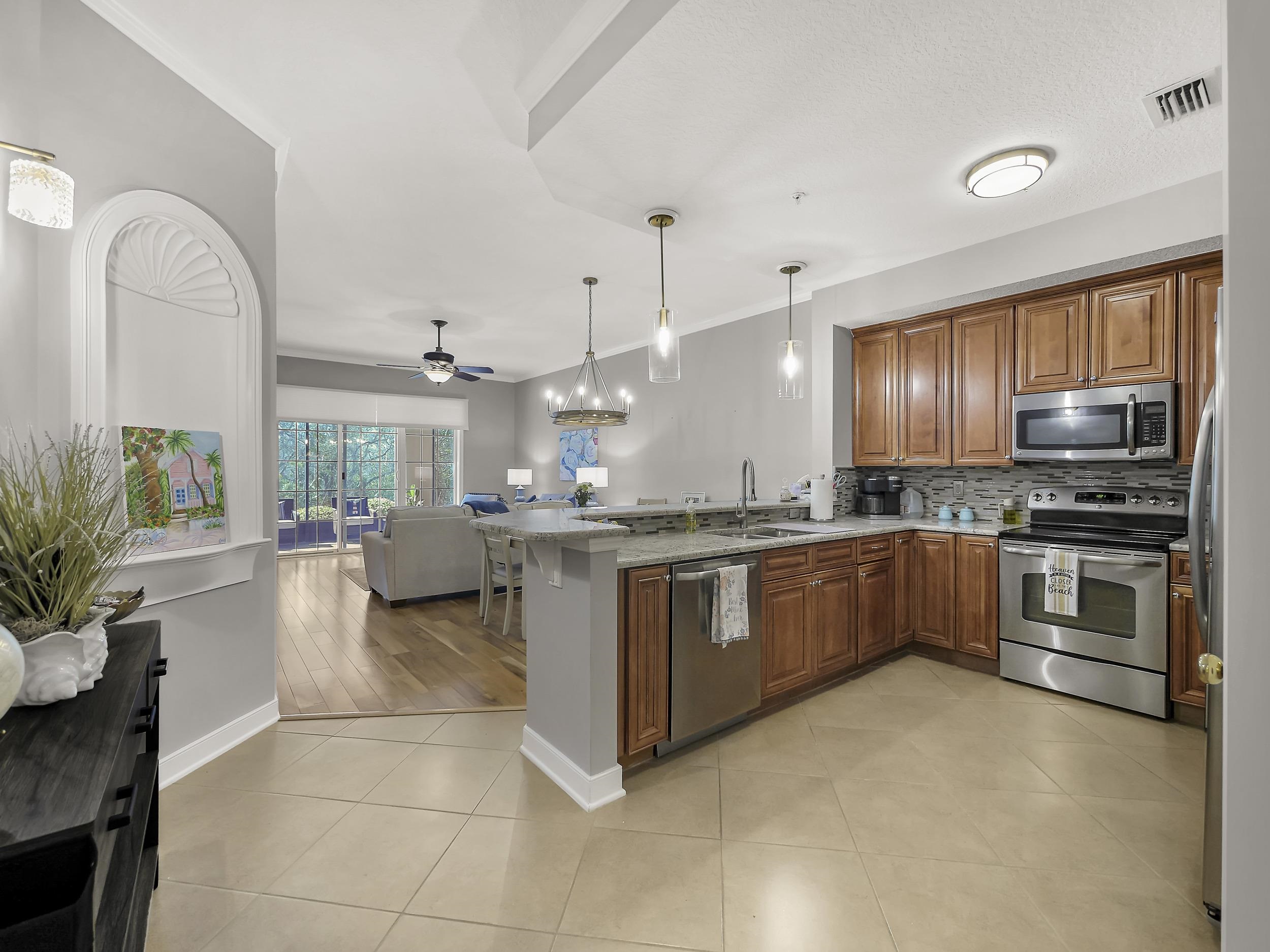 Image 25 of 41 For 140 Pantano Cay Blvd  1103