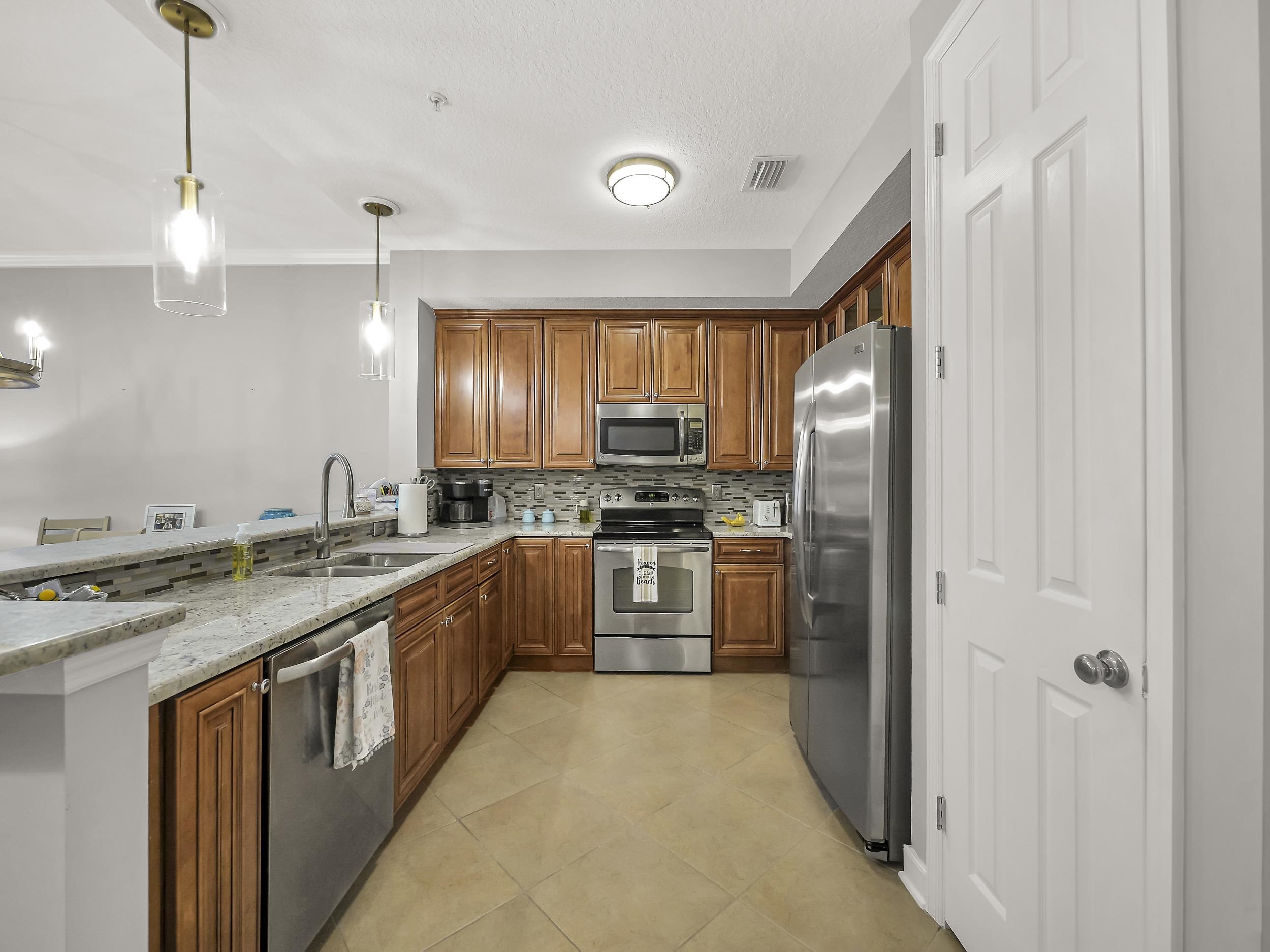 Image 26 of 41 For 140 Pantano Cay Blvd  1103