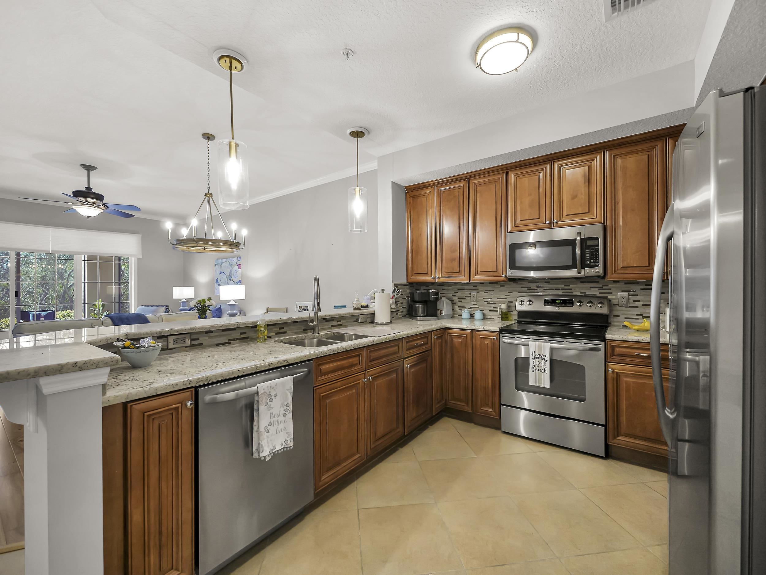 Image 27 of 41 For 140 Pantano Cay Blvd  1103