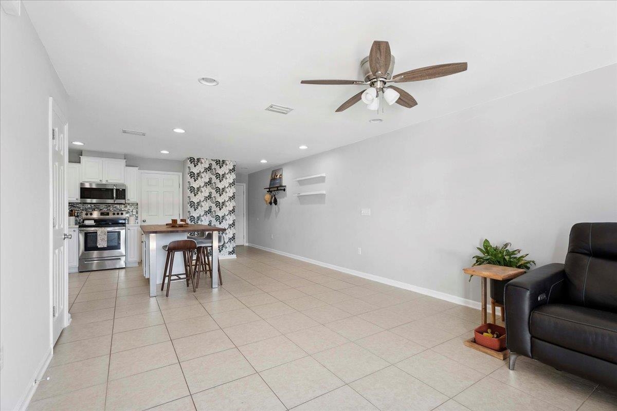 Image 12 of 36 For 171 Islander Dr