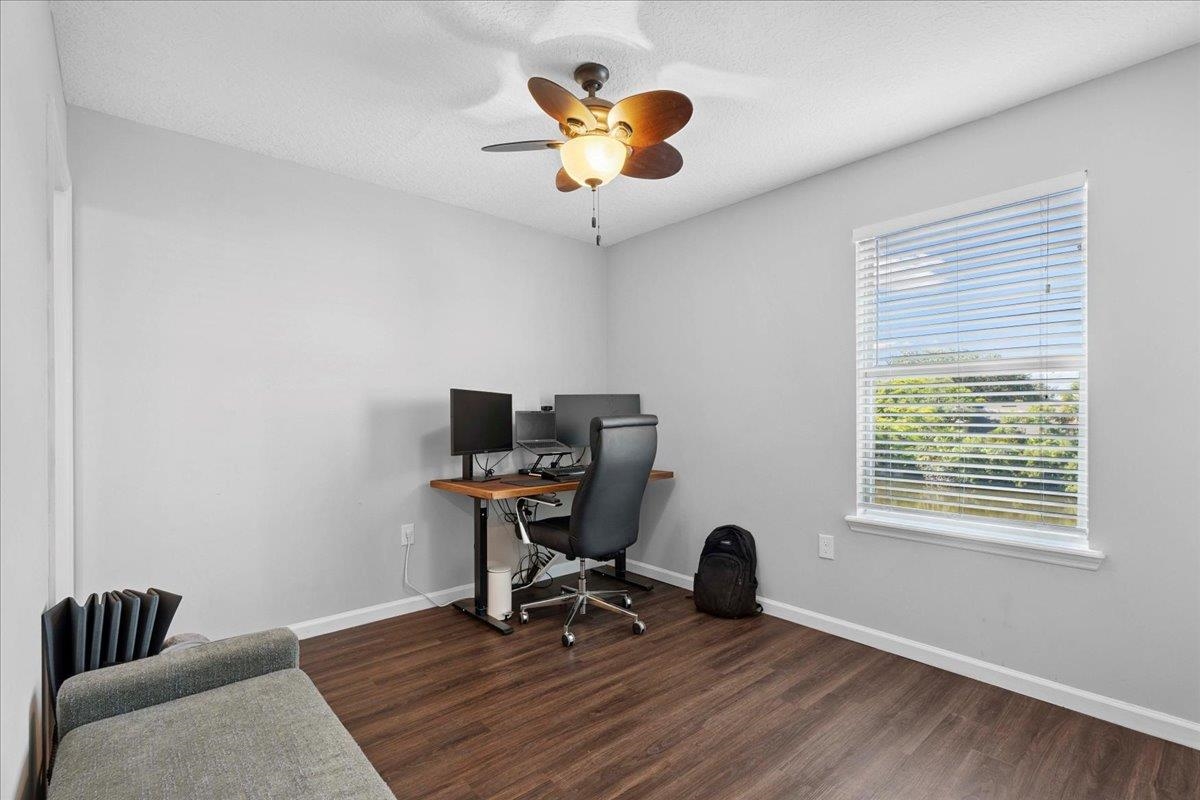 Image 21 of 36 For 171 Islander Dr