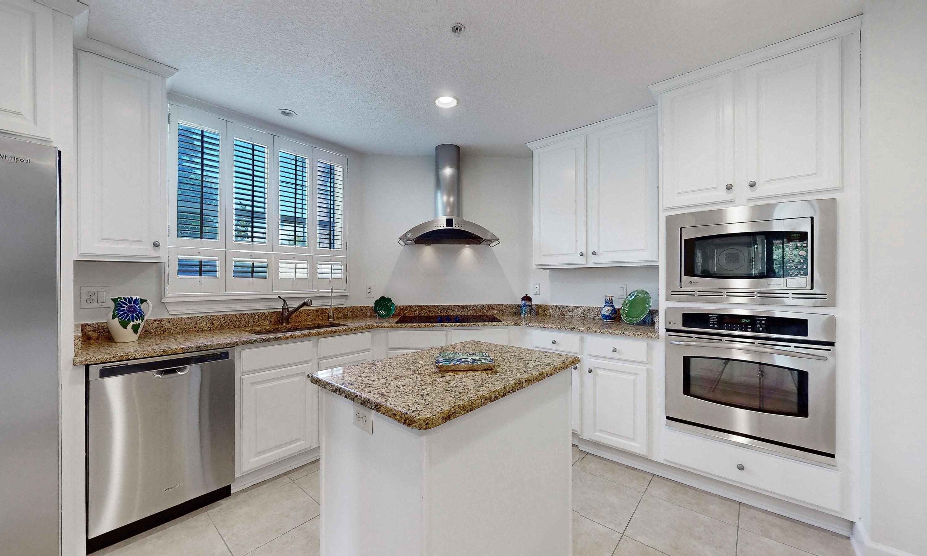 Image 9 of 61 For 325 Ocean Grande Dr. S 104