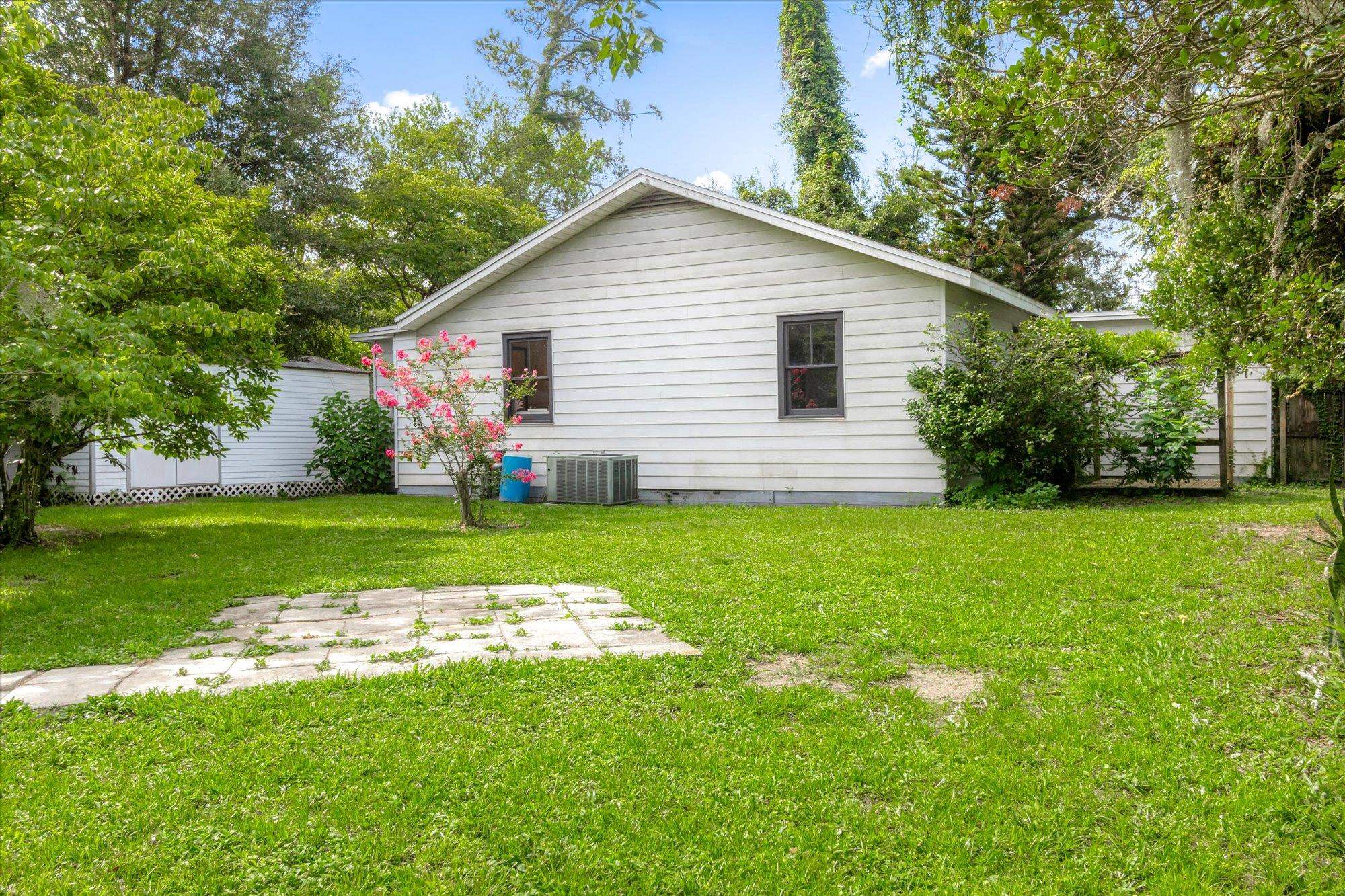 Image 32 of 47 For 7709 Eaton Ave