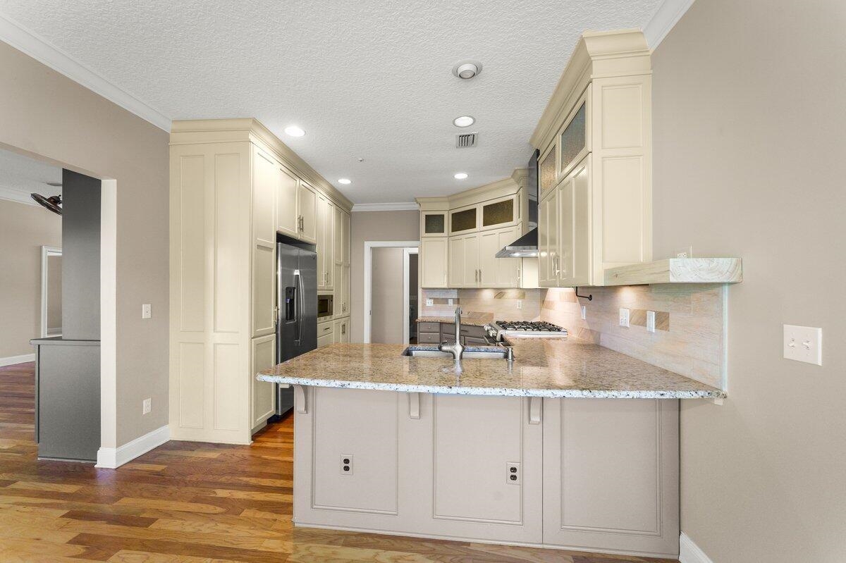 Image 12 of 27 For 205 Oak Point Ln