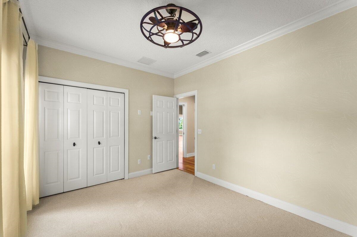 Image 21 of 27 For 205 Oak Point Ln