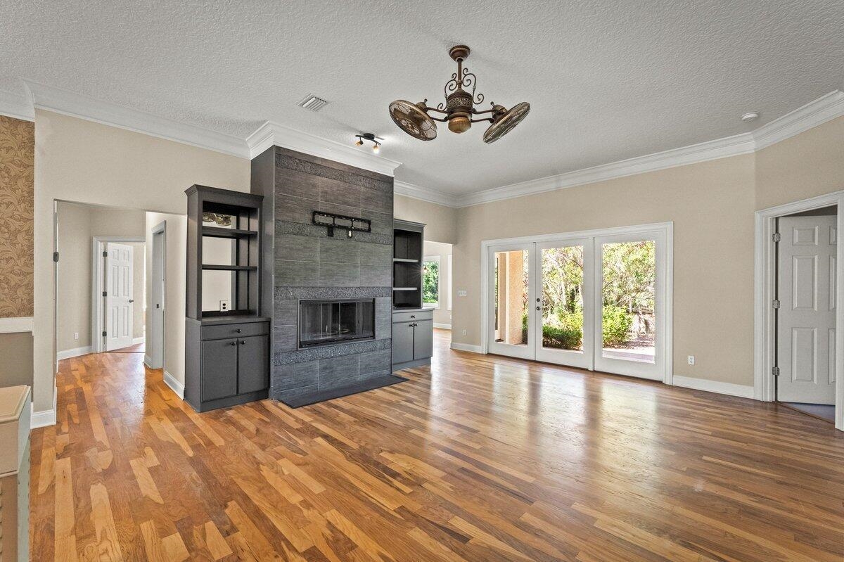 Image 5 of 27 For 205 Oak Point Ln