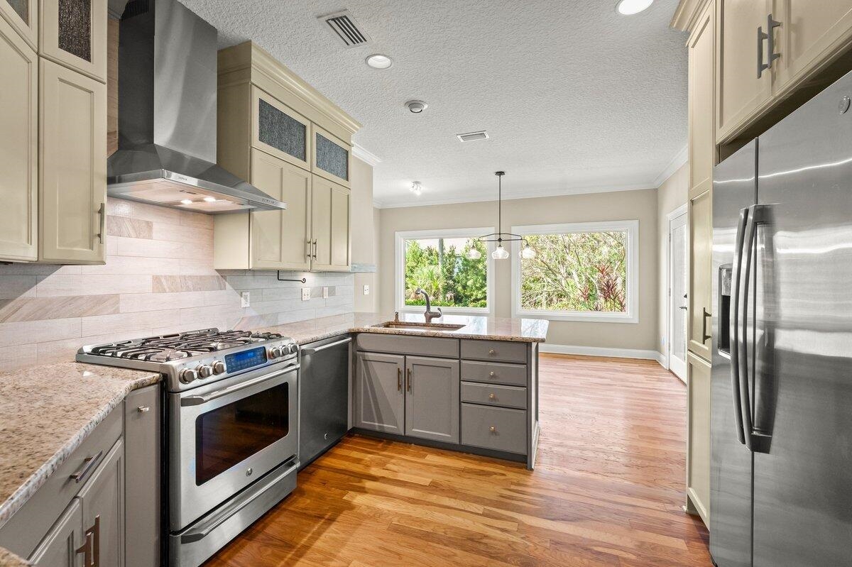Image 9 of 27 For 205 Oak Point Ln