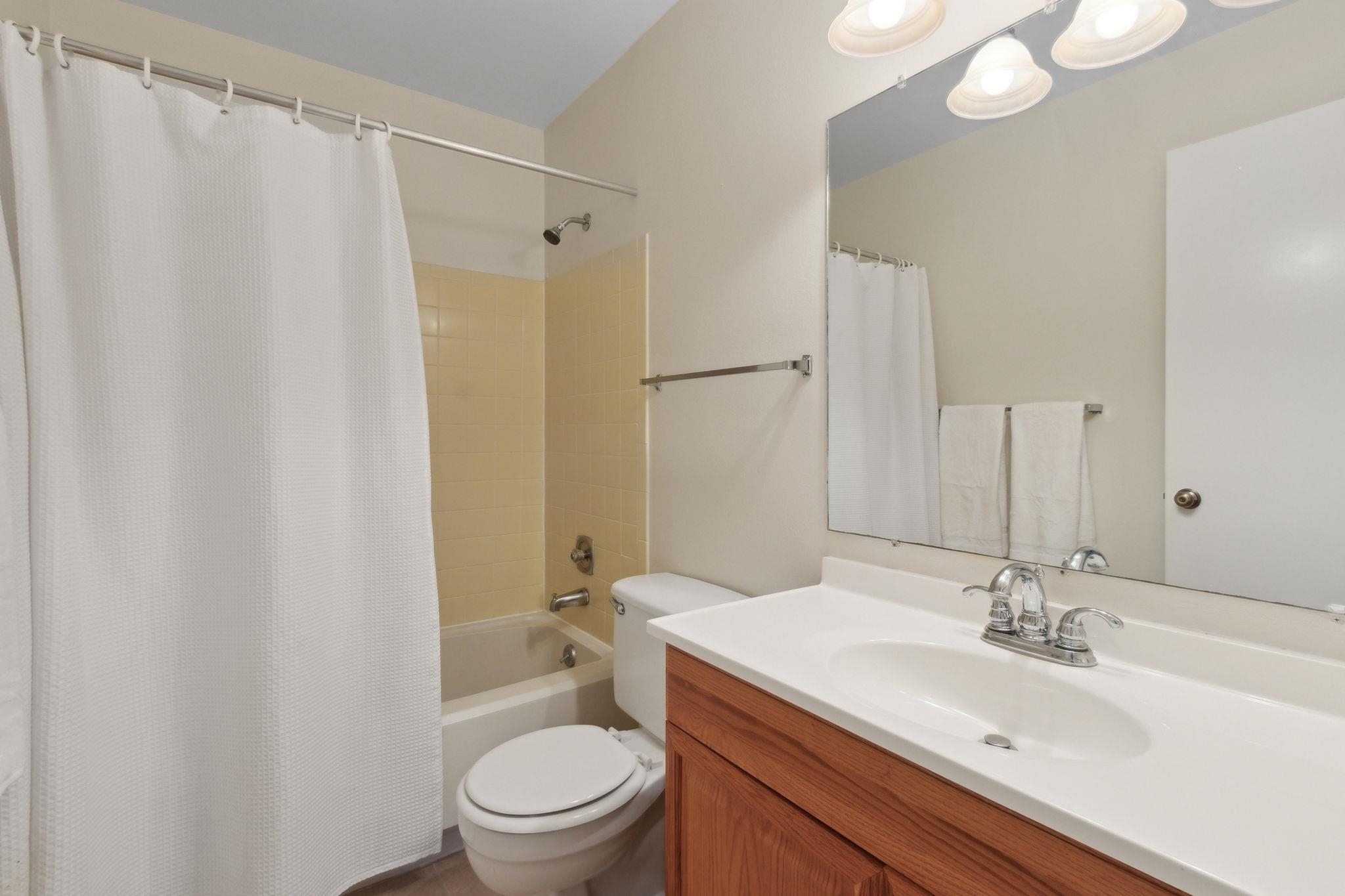 Image 41 of 76 For 1004 San Remo Rd