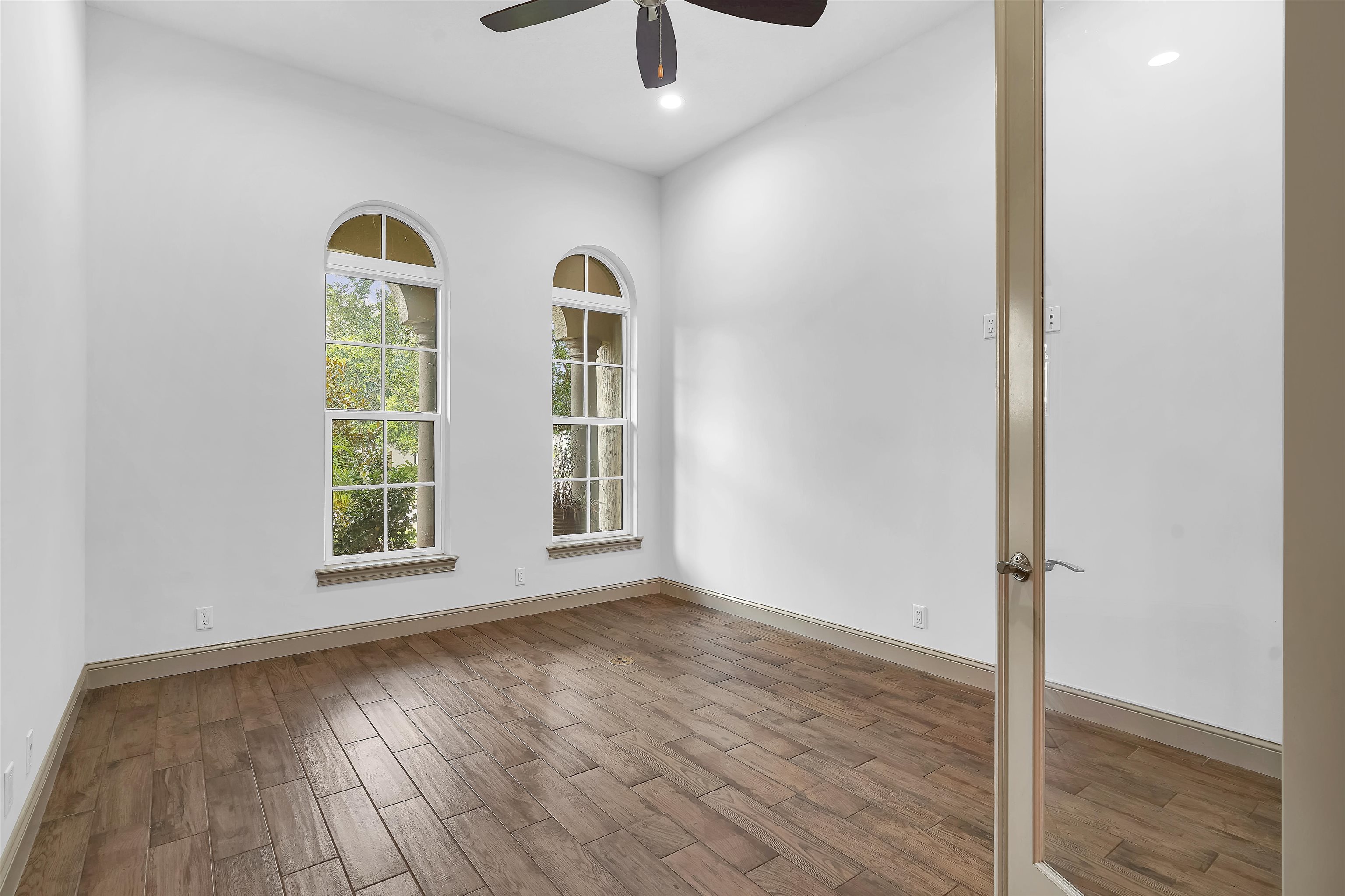 Image 10 of 24 For 300 La Crescenta Dr S
