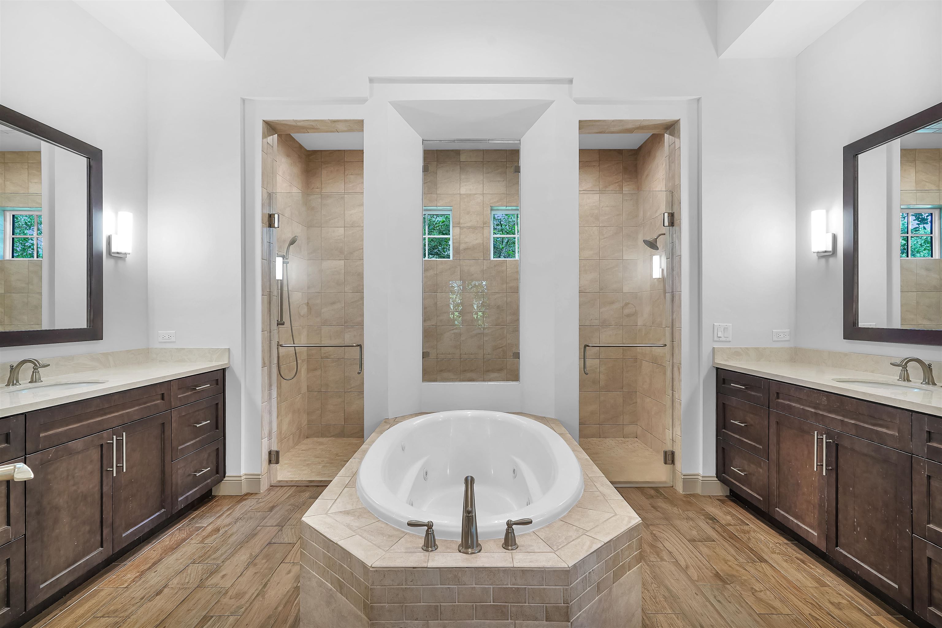 Image 13 of 24 For 300 La Crescenta Dr S