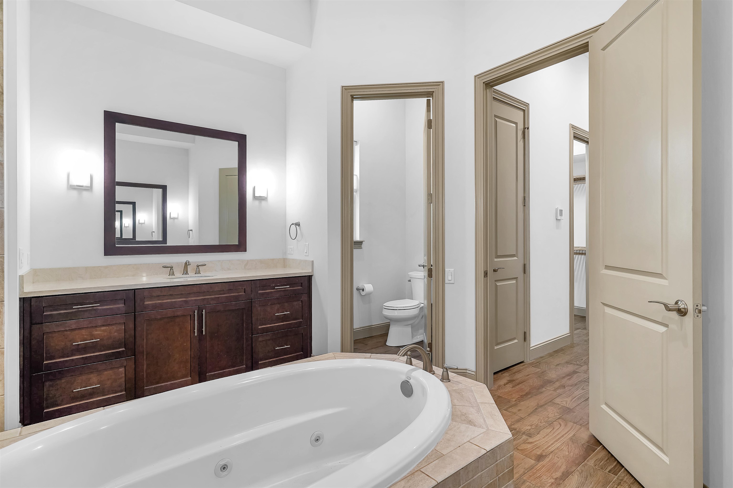 Image 14 of 24 For 300 La Crescenta Dr S