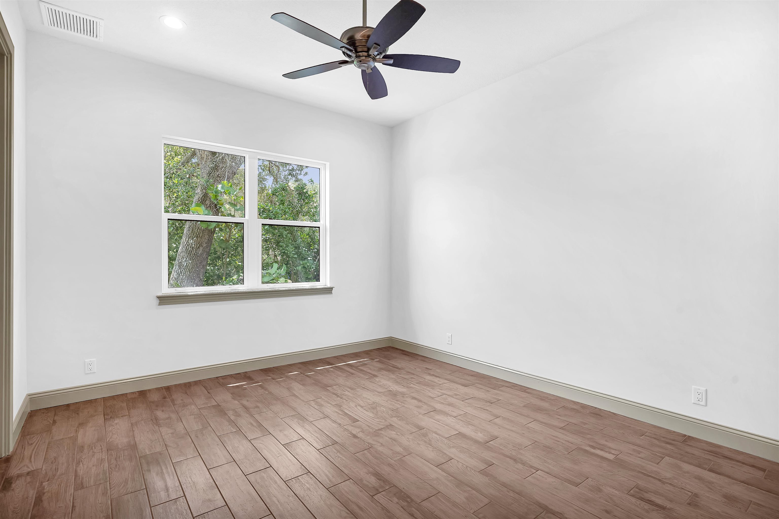 Image 15 of 24 For 300 La Crescenta Dr S