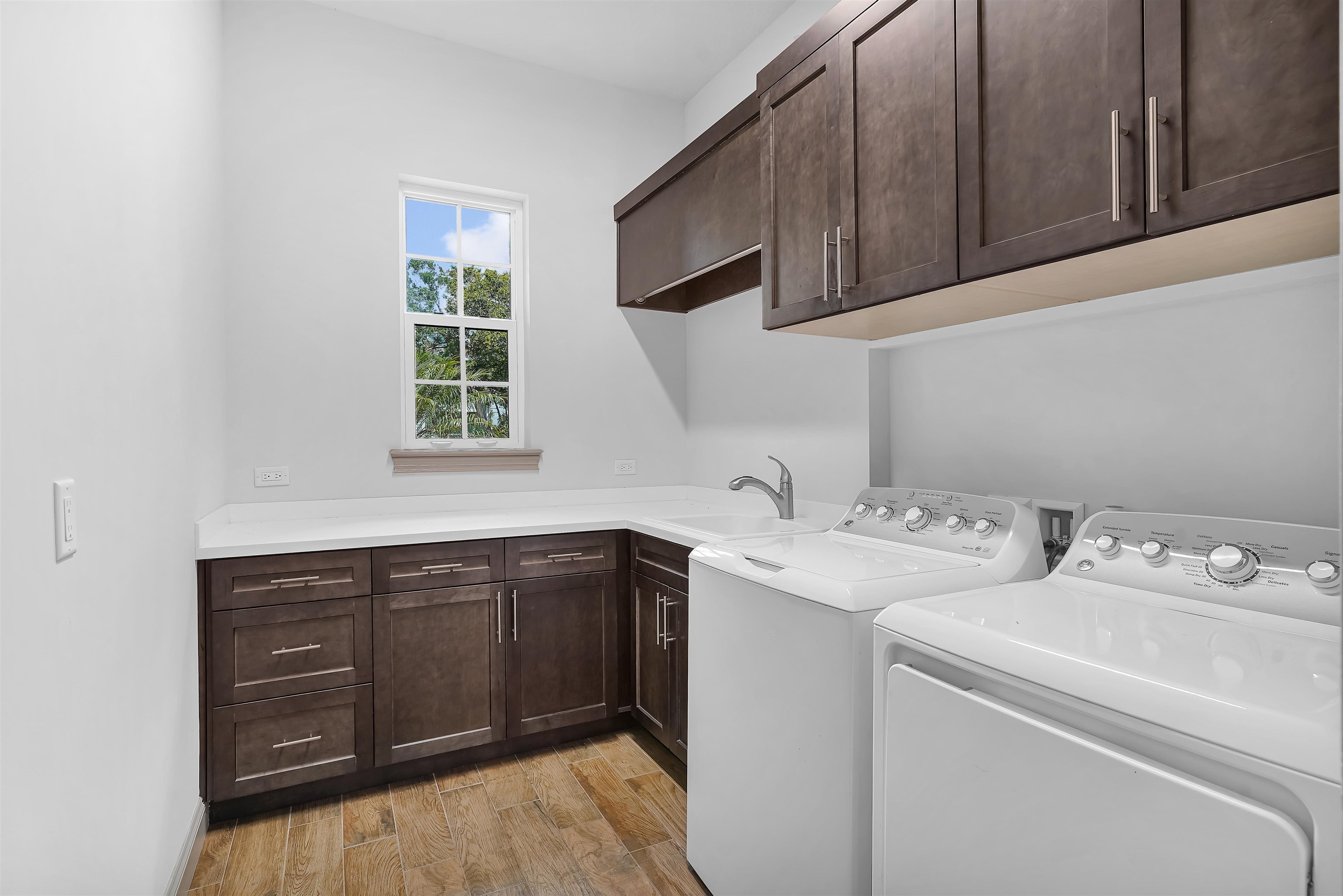 Image 18 of 24 For 300 La Crescenta Dr S