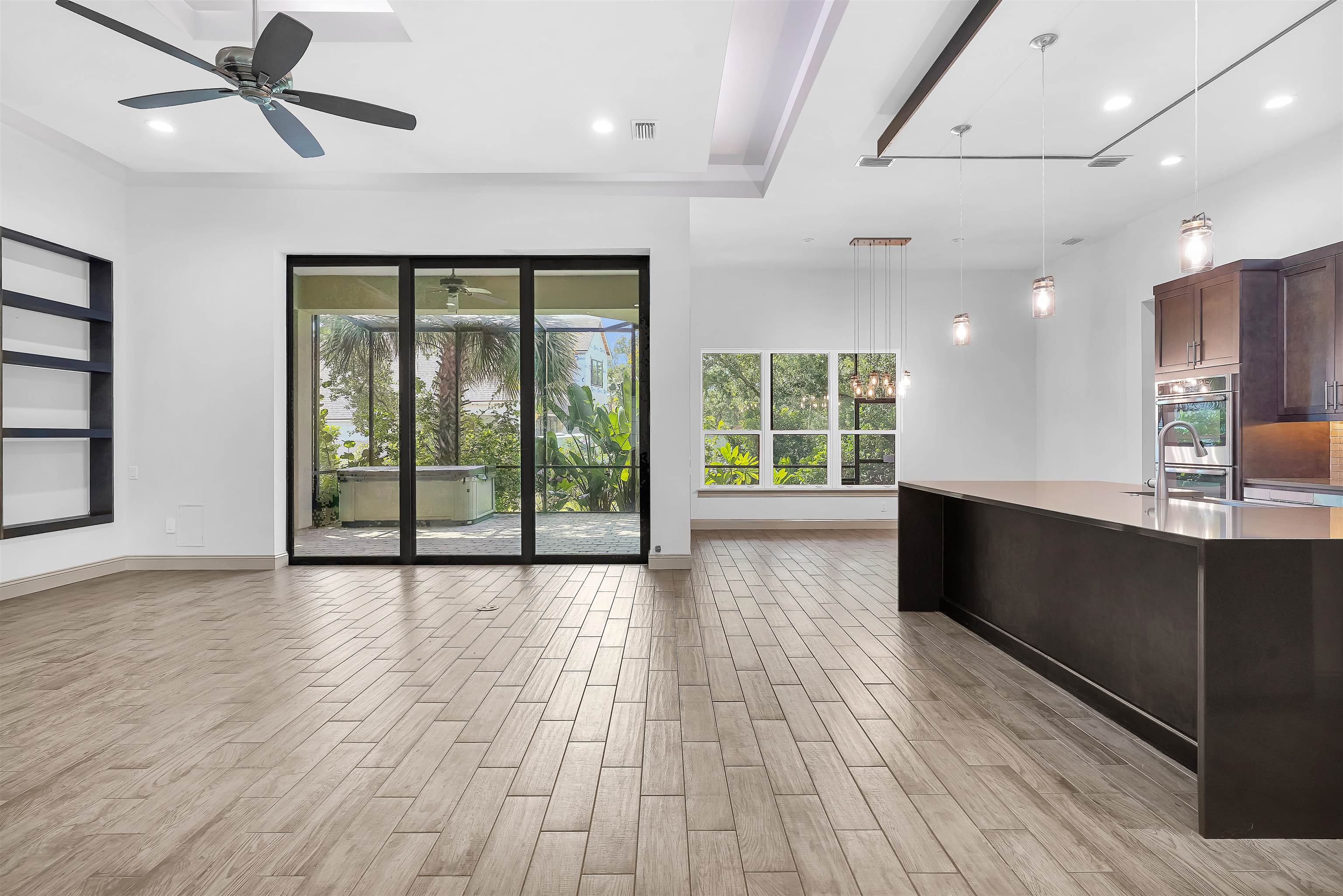 Image 4 of 24 For 300 La Crescenta Dr S