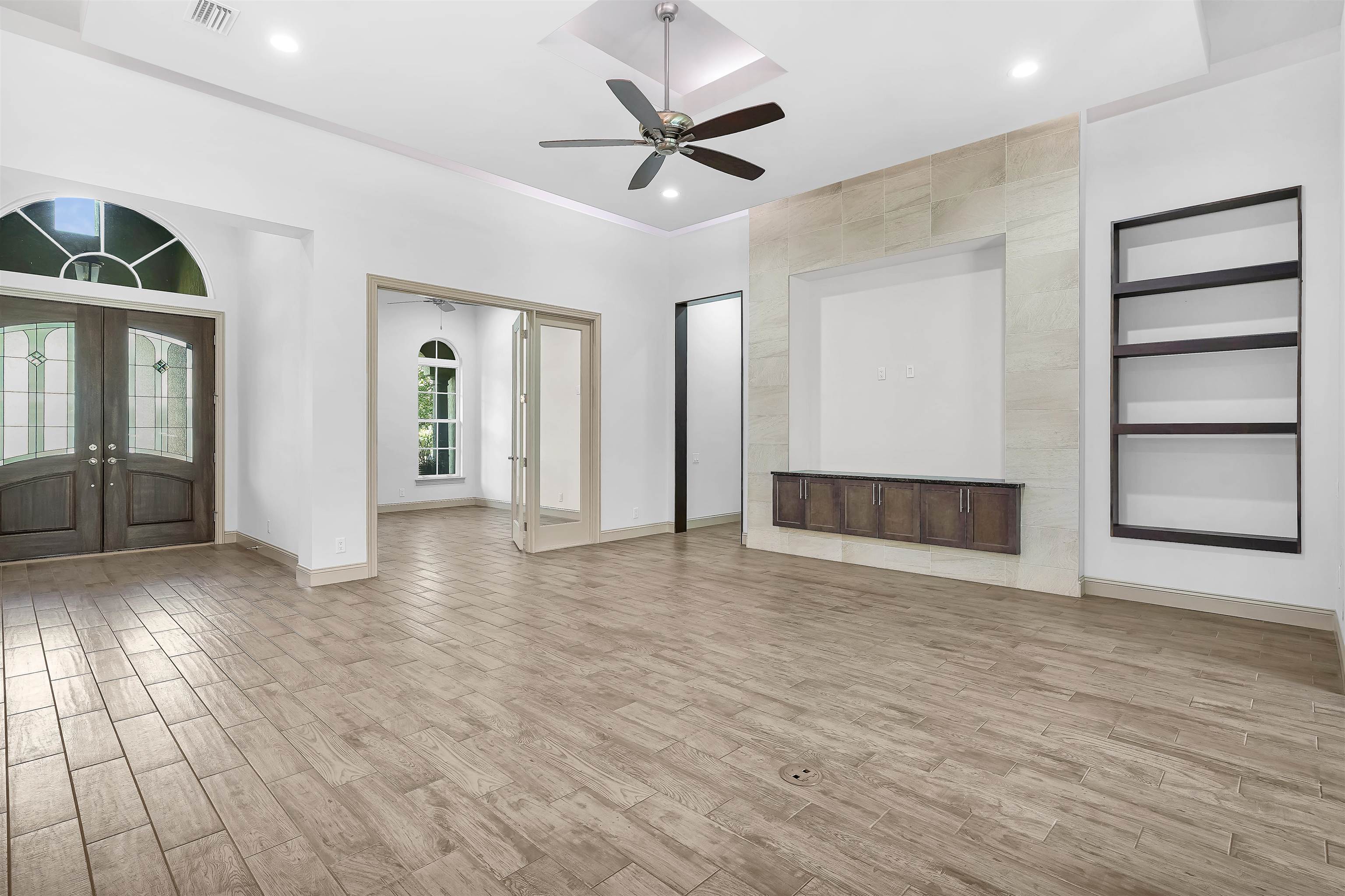 Image 5 of 24 For 300 La Crescenta Dr S