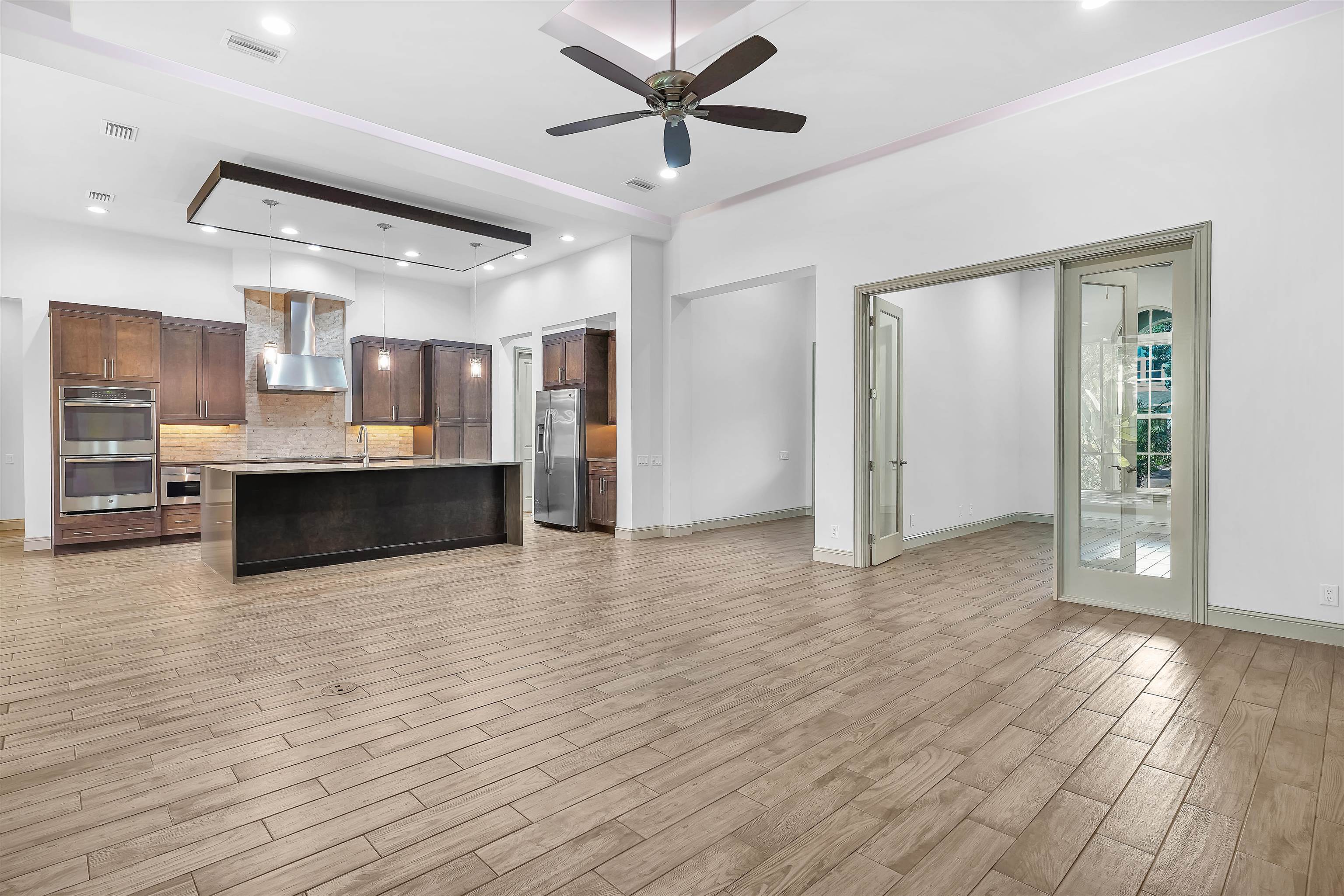 Image 6 of 24 For 300 La Crescenta Dr S