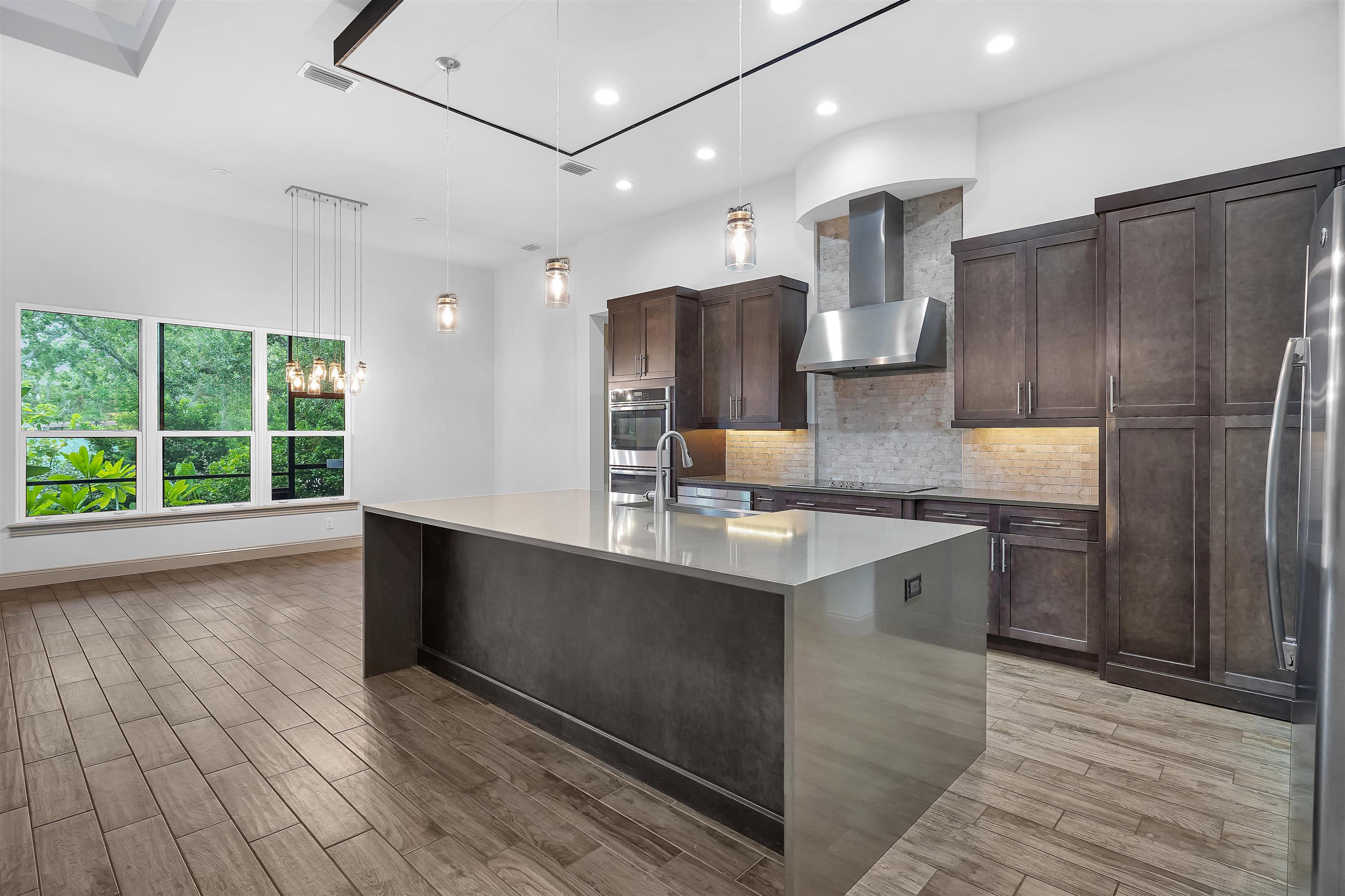 Image 8 of 24 For 300 La Crescenta Dr S