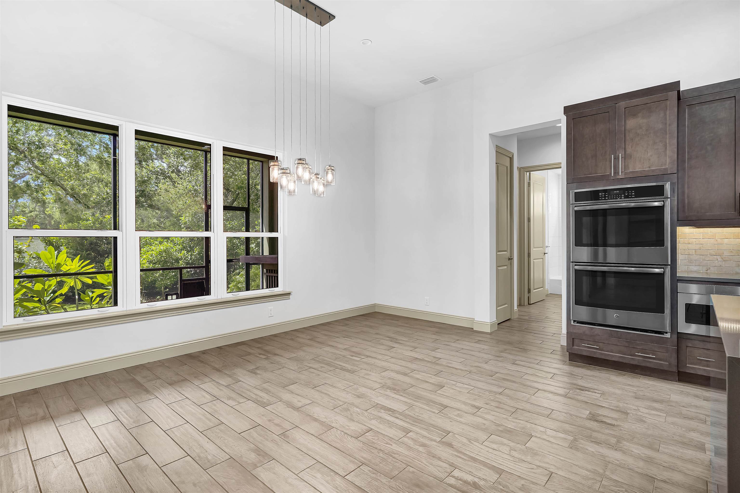Image 9 of 24 For 300 La Crescenta Dr S