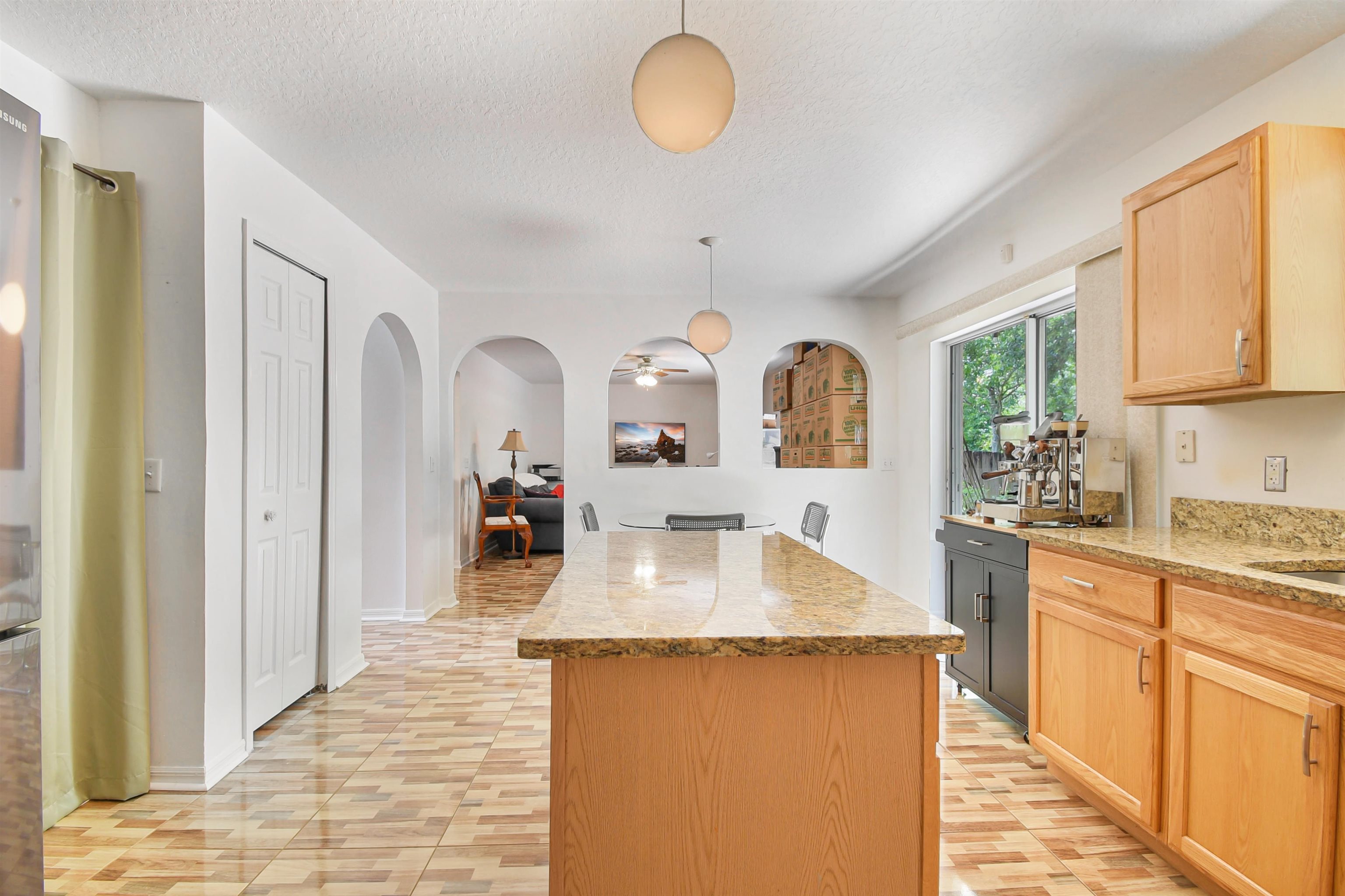 Image 11 of 33 For 161 King Arthur Ct