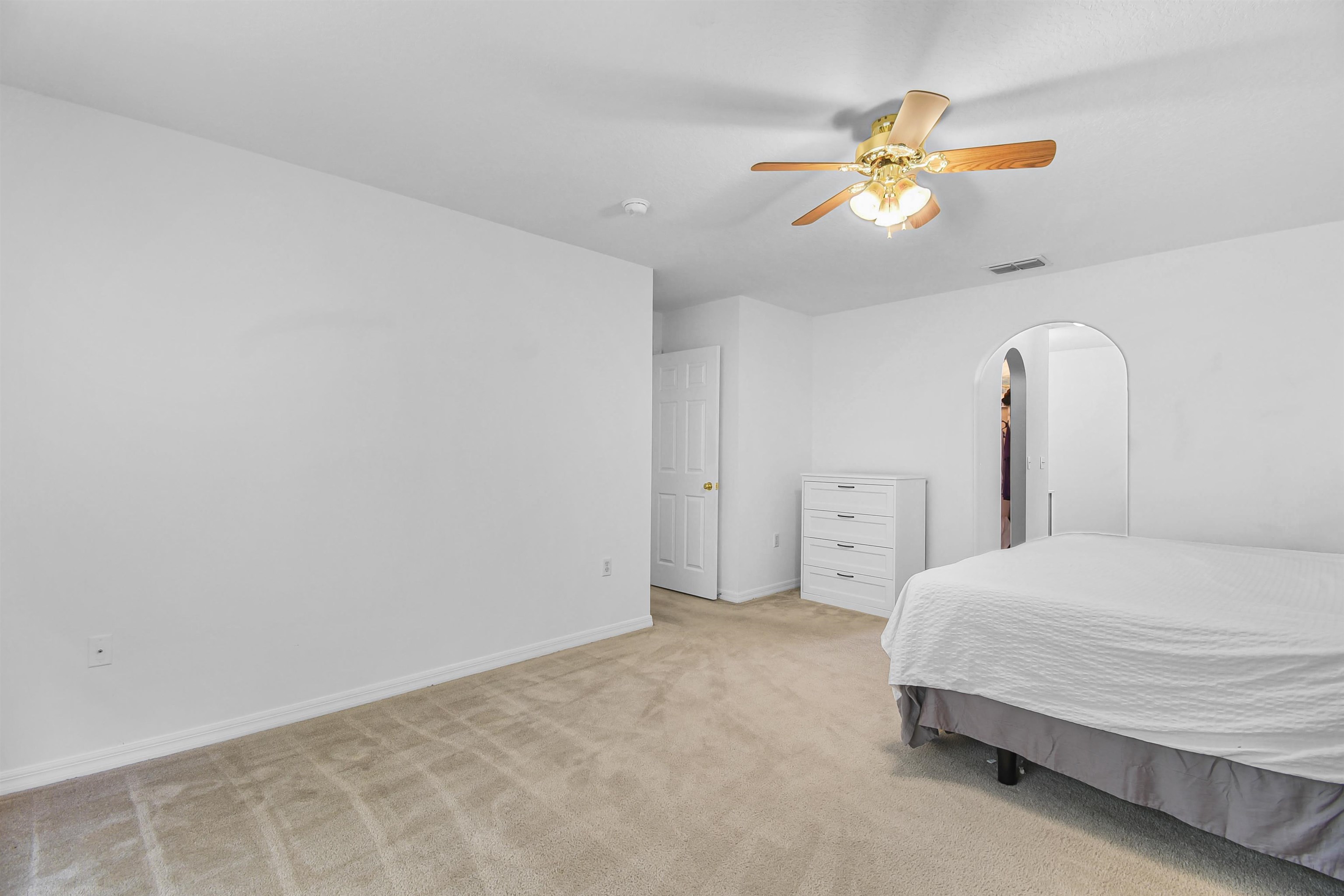 Image 20 of 33 For 161 King Arthur Ct