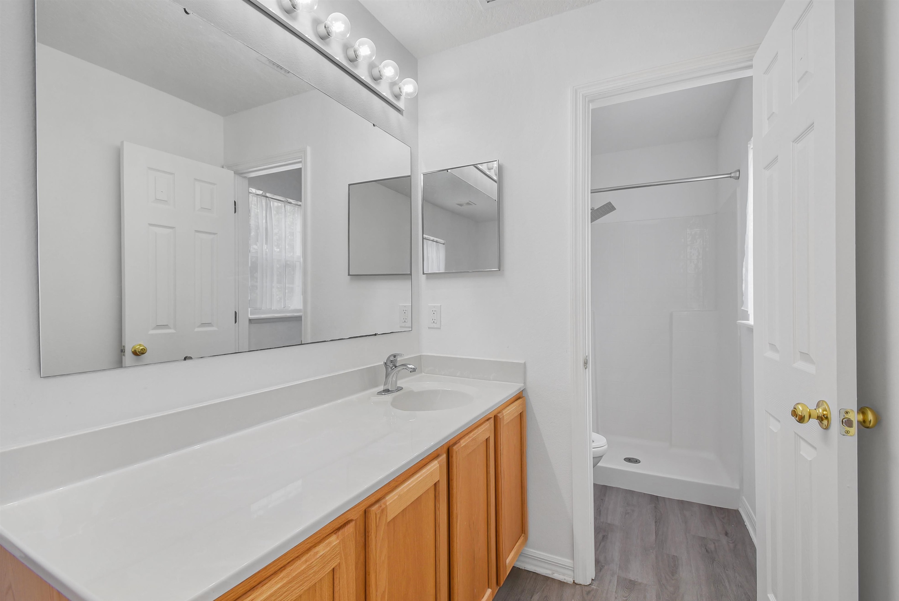 Image 22 of 33 For 161 King Arthur Ct