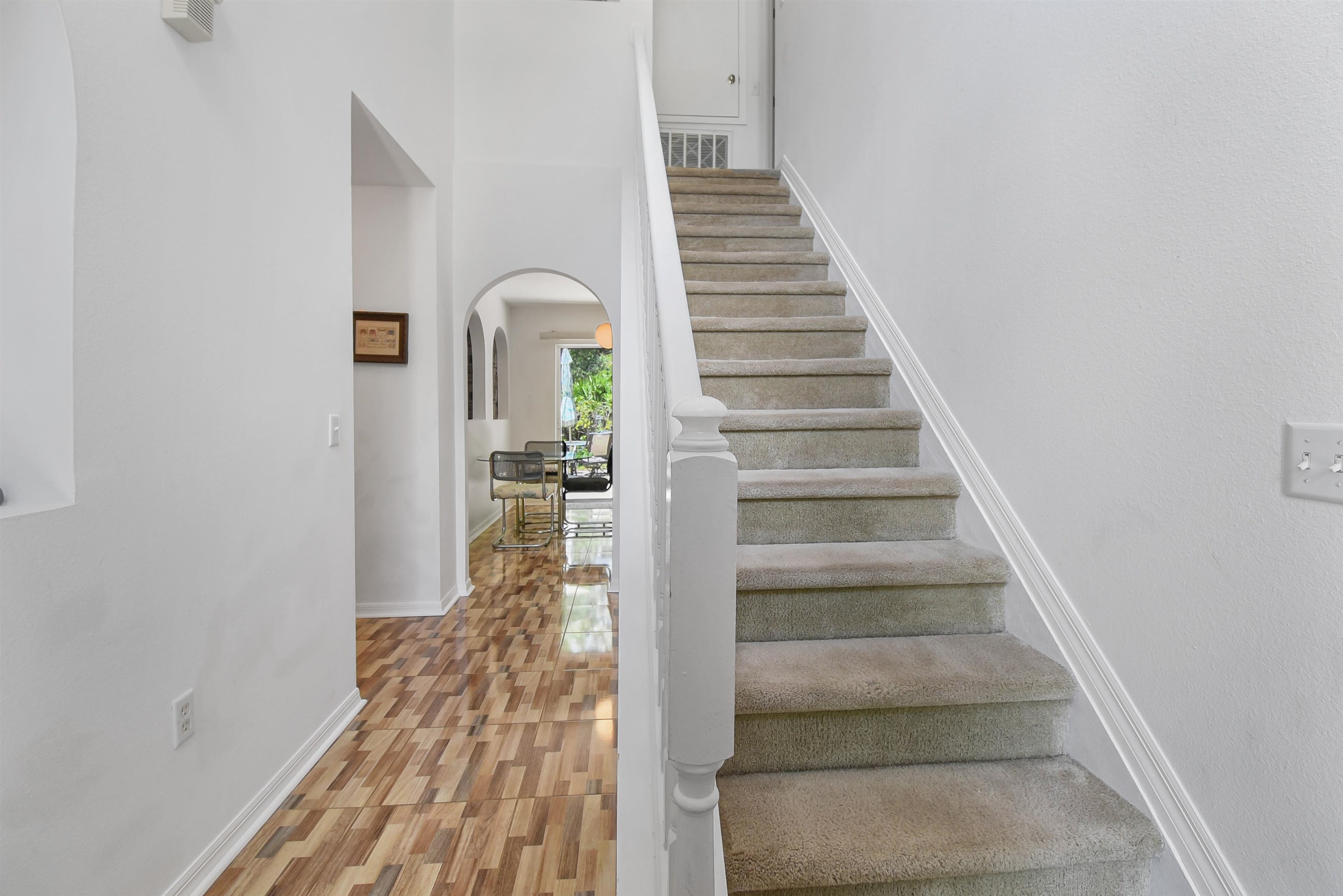 Image 5 of 33 For 161 King Arthur Ct