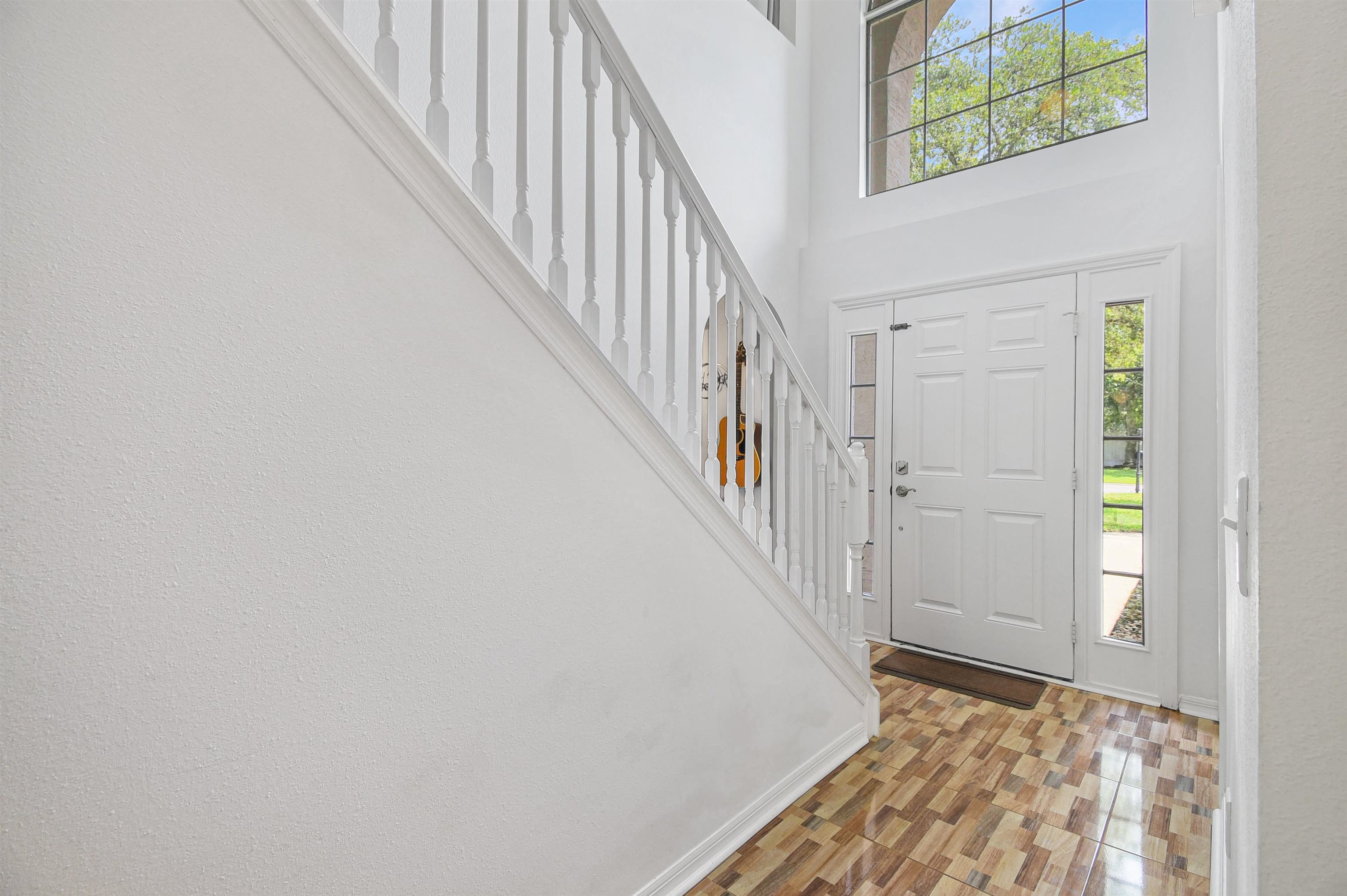 Image 6 of 33 For 161 King Arthur Ct