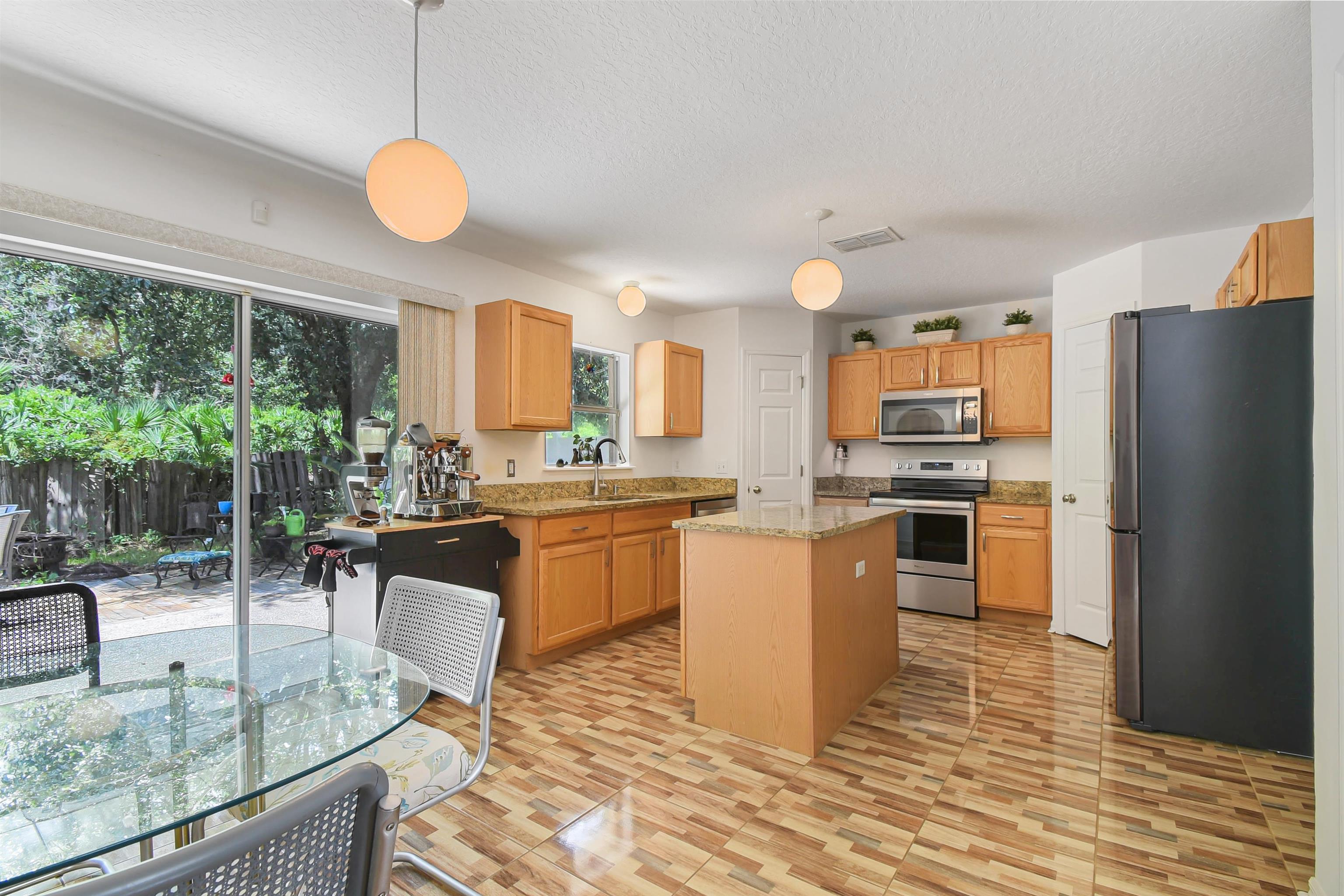 Image 8 of 33 For 161 King Arthur Ct