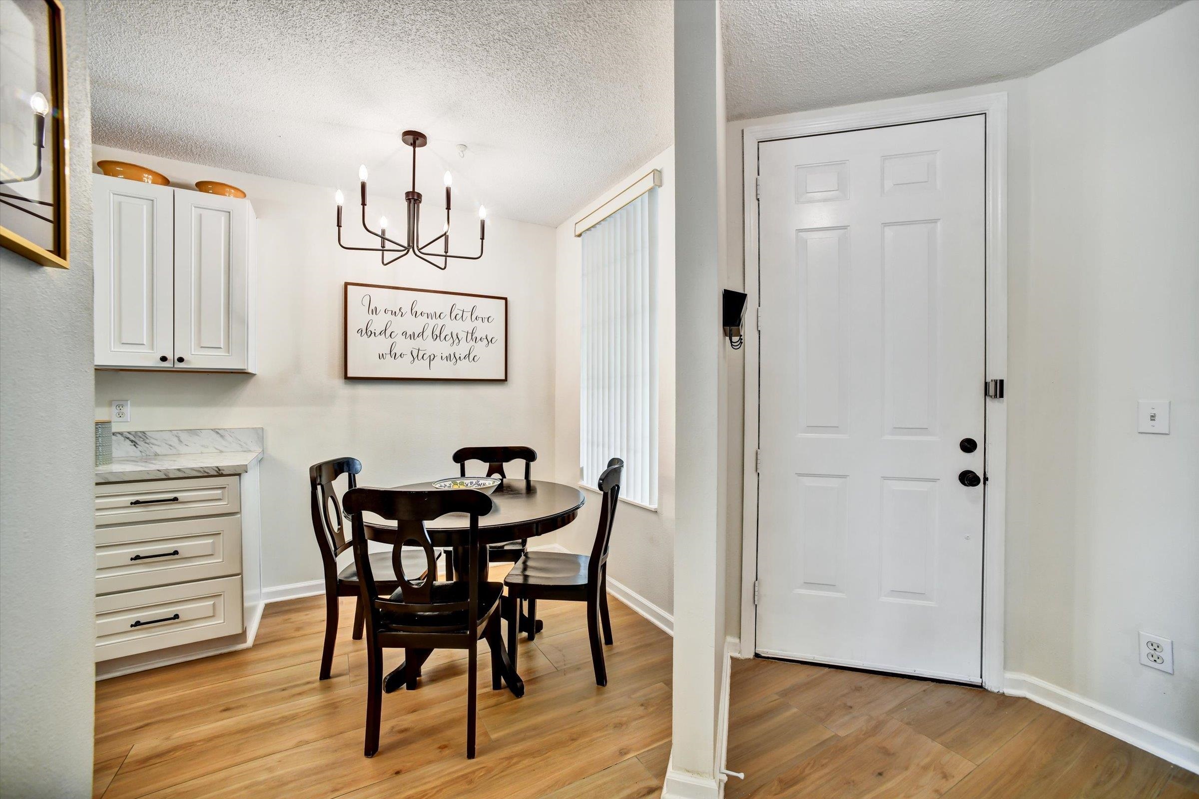 Image 14 of 43 For 804 Pine Valley Pl