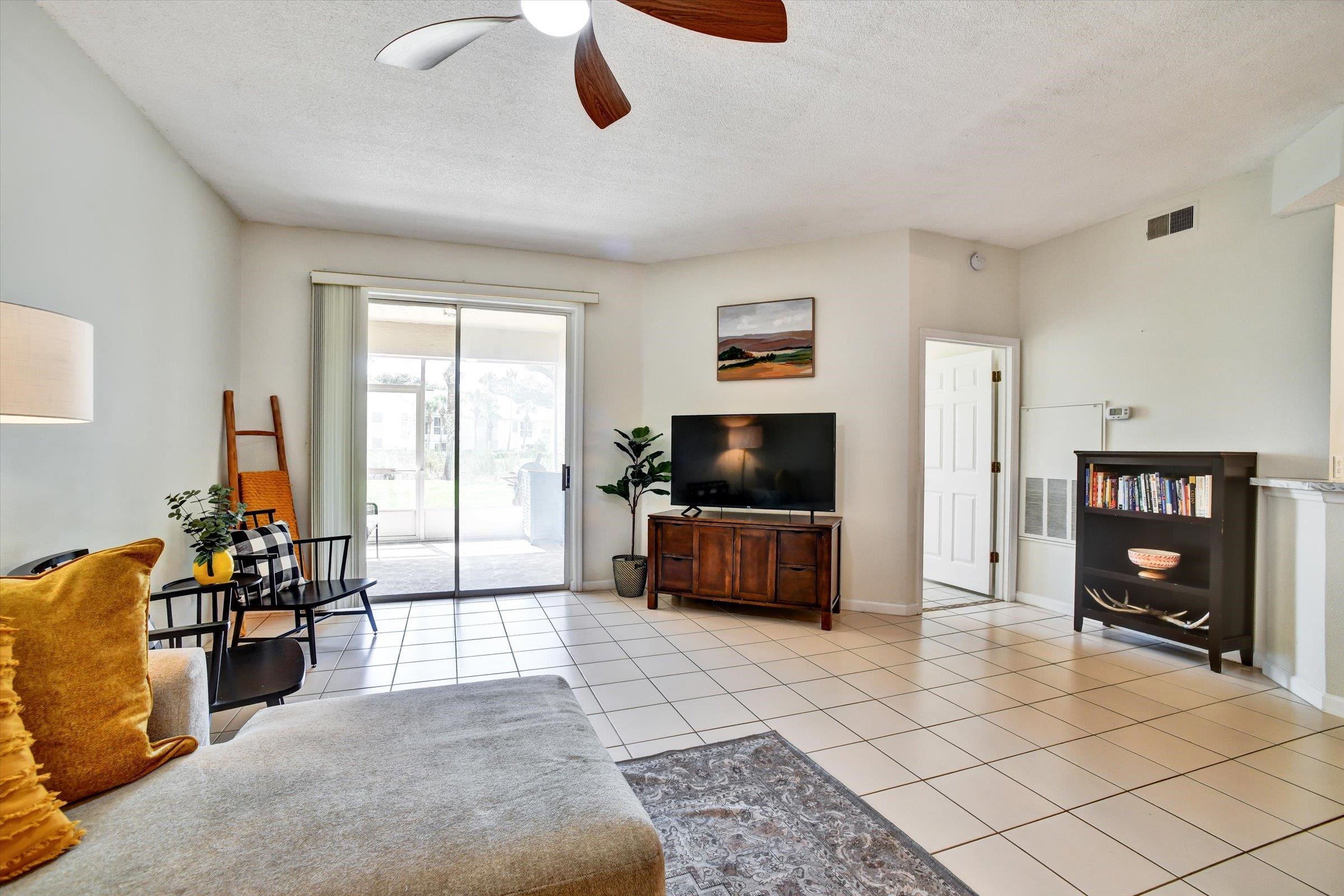 Image 4 of 43 For 804 Pine Valley Pl