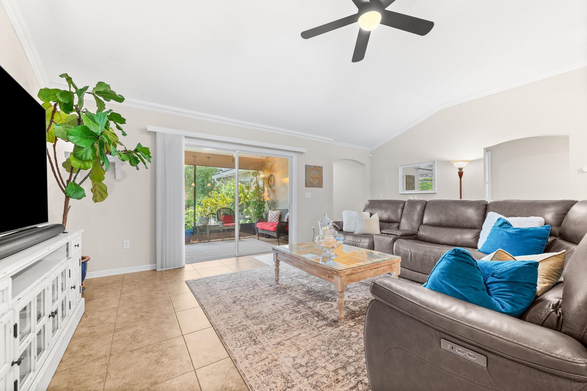 Image 16 of 74 For 338 Deerfield Glen Dr