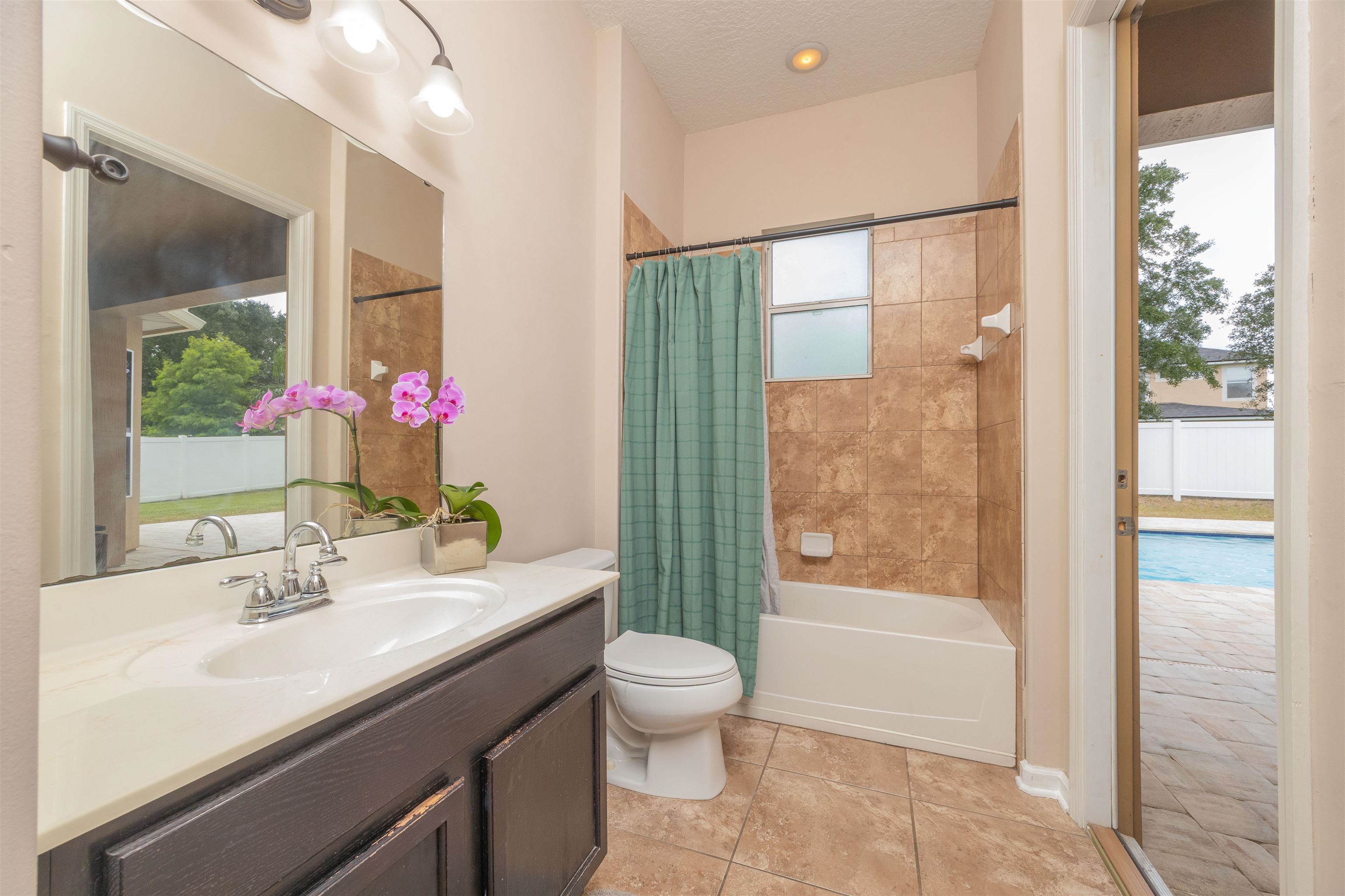 Image 38 of 77 For 1084 Santa Cruz St