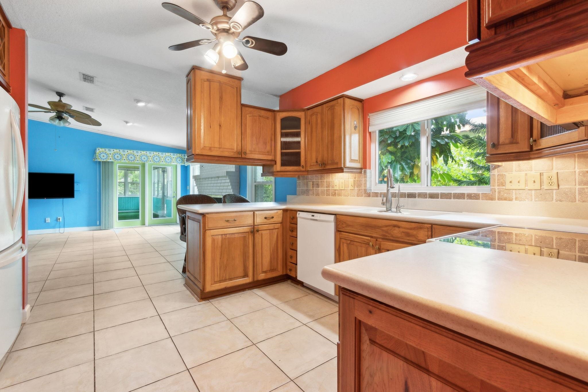 Image 21 of 56 For 579 16th St  