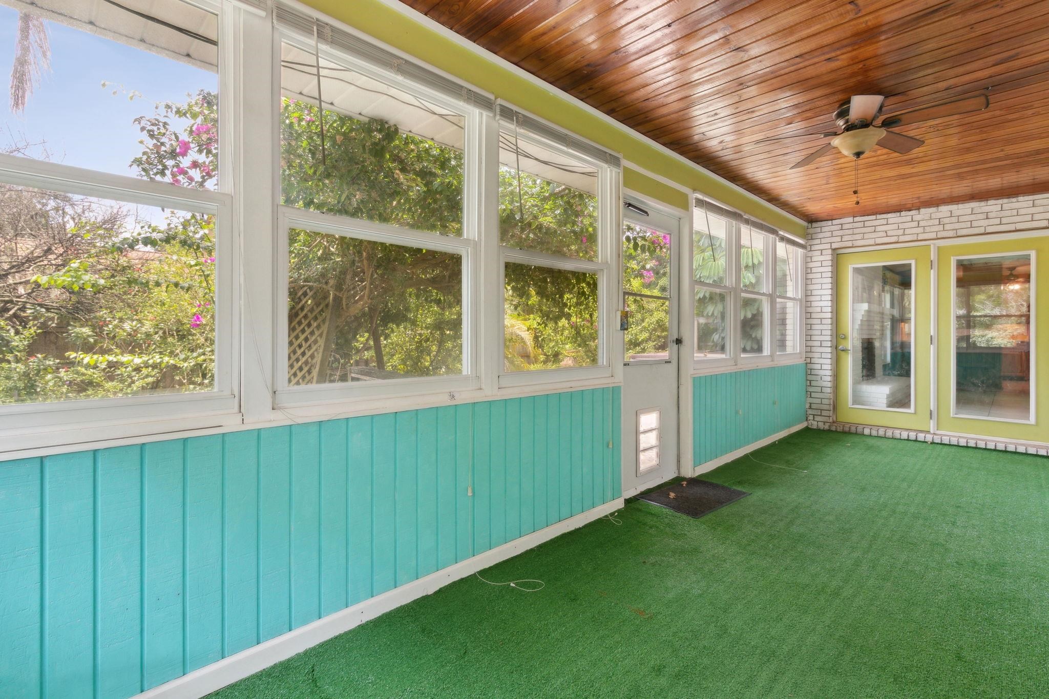 Image 42 of 56 For 579 16th St  